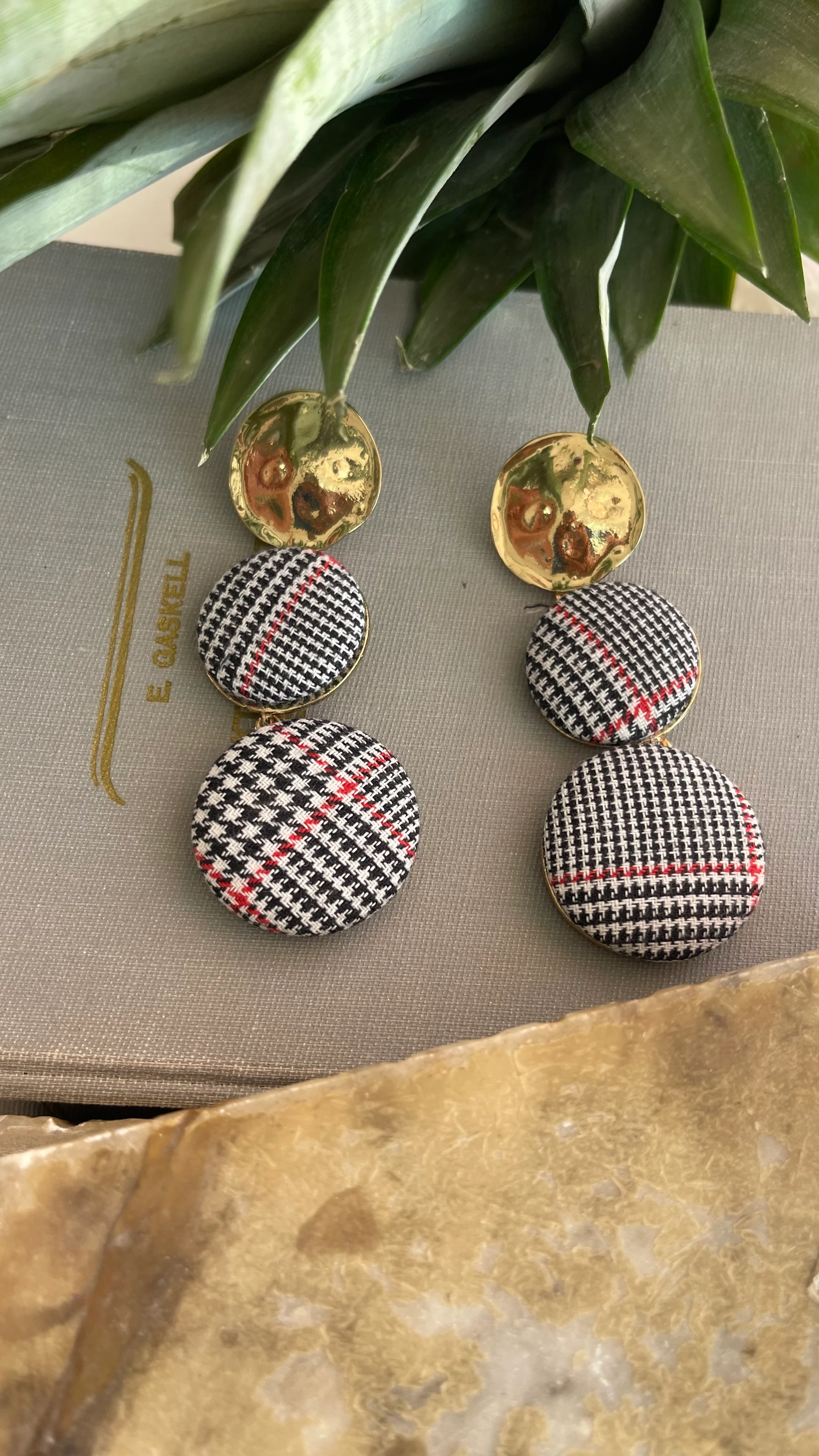 SALLANTILI UZUN ŞIK KÜPE 