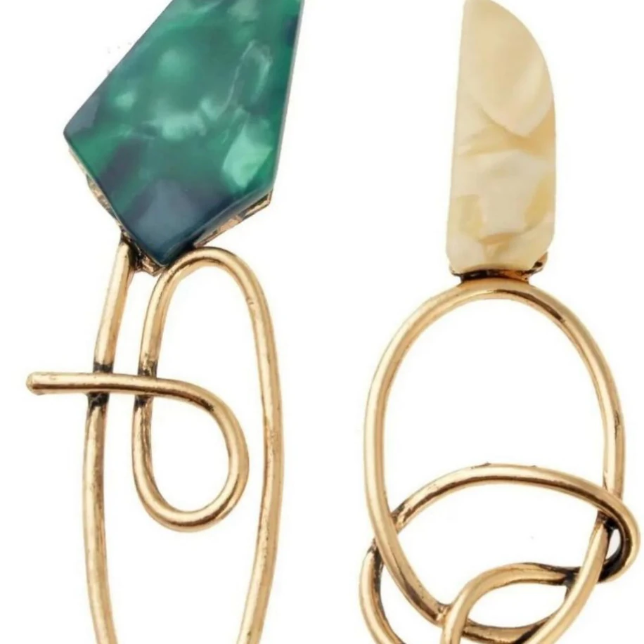 ASİMETRİK MARKA MODEL ŞIK KÜPE