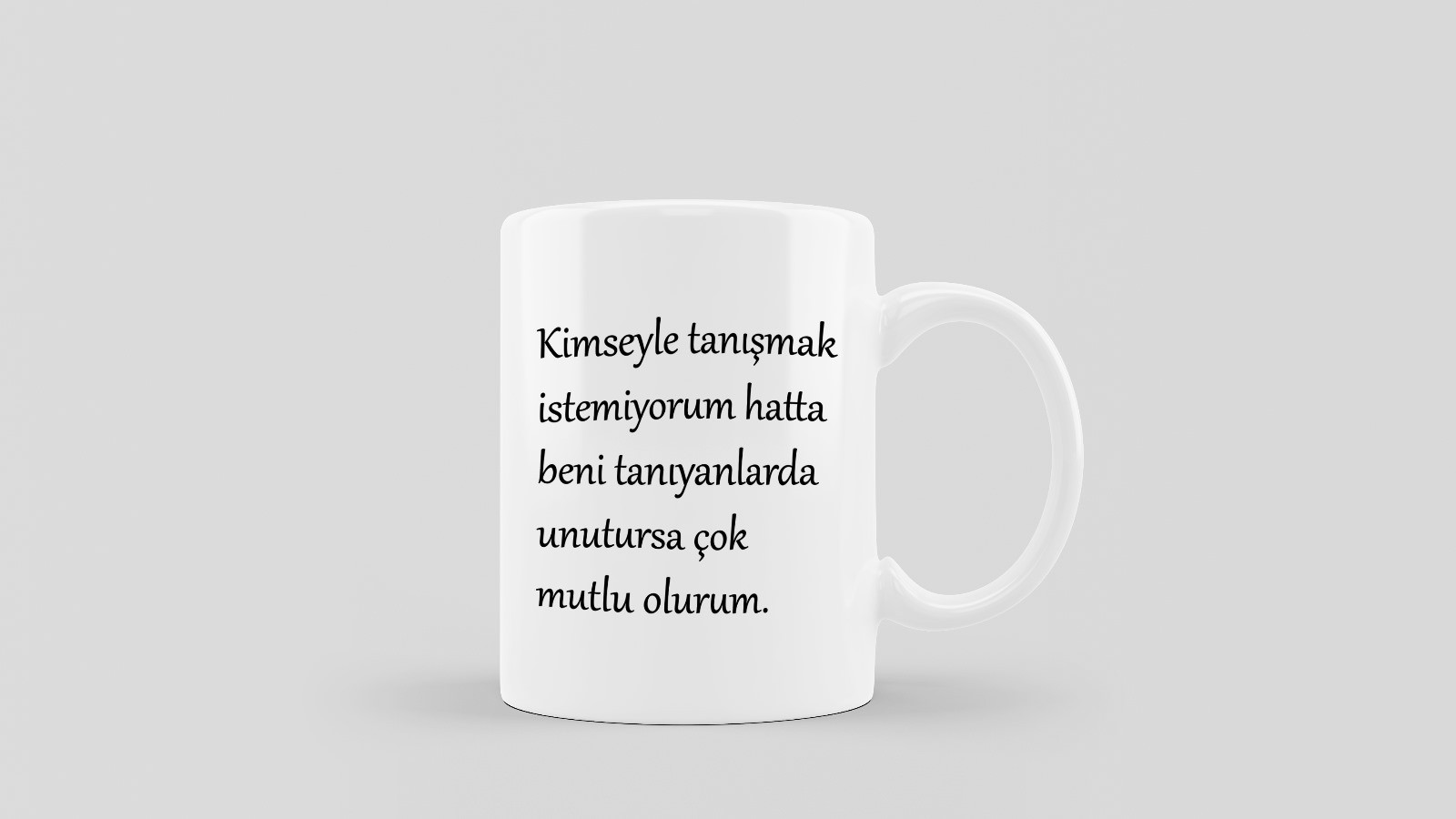 KİMSEYLE TANIŞMAK İSTEMİYORUM HATTA BENİ TANIYANLAR DA UNUTURSA ÇOK MUTLU OLURUM Baskılı Kupa Bardak - Solmaz - Çift Taraflı Baskı - (BULAŞIK MAKİNESİNDE YIKANABİLİR)