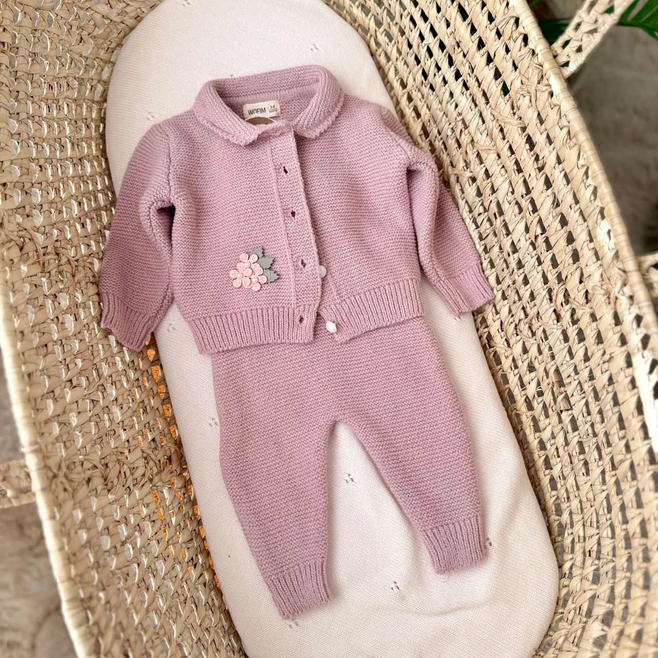 Kız Bebek Gül Kurusu Yünlü Örme Çiçekli Salopetli İnci Hırkalı Takım