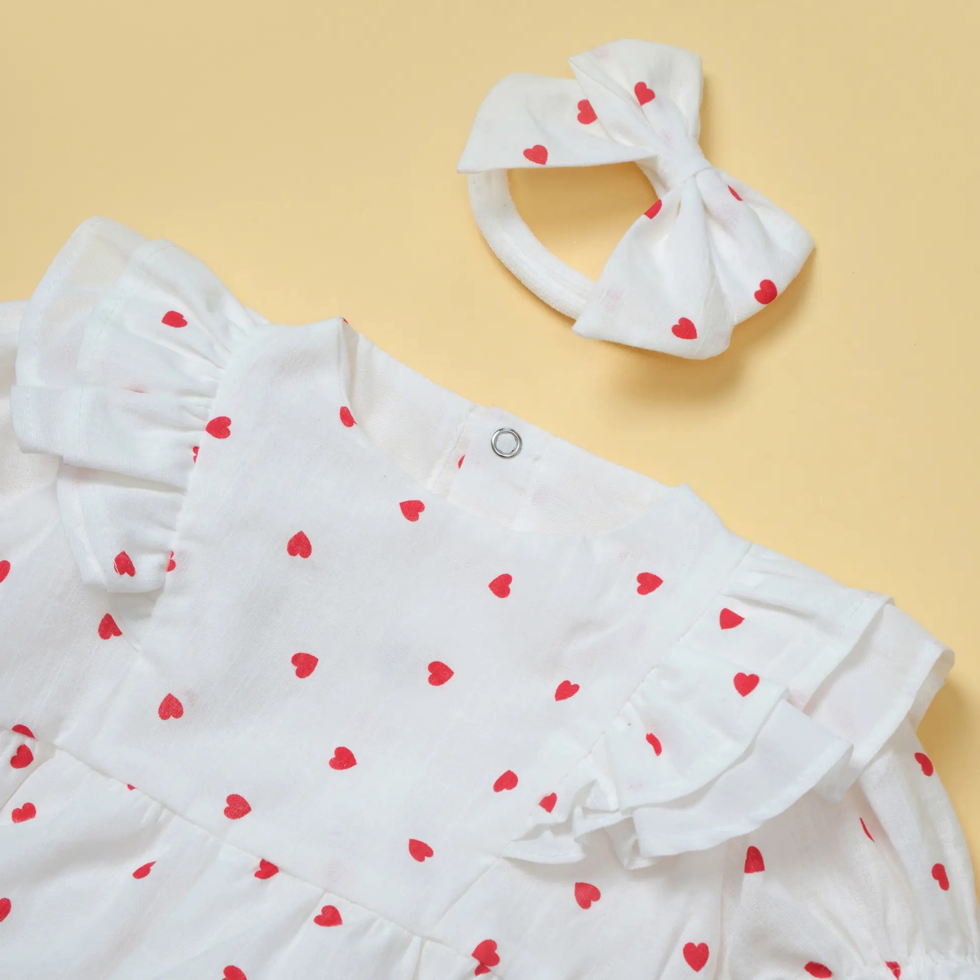 Kız Bebek Love Kırmızı Kalpli Çorap Bandana Romper Set
