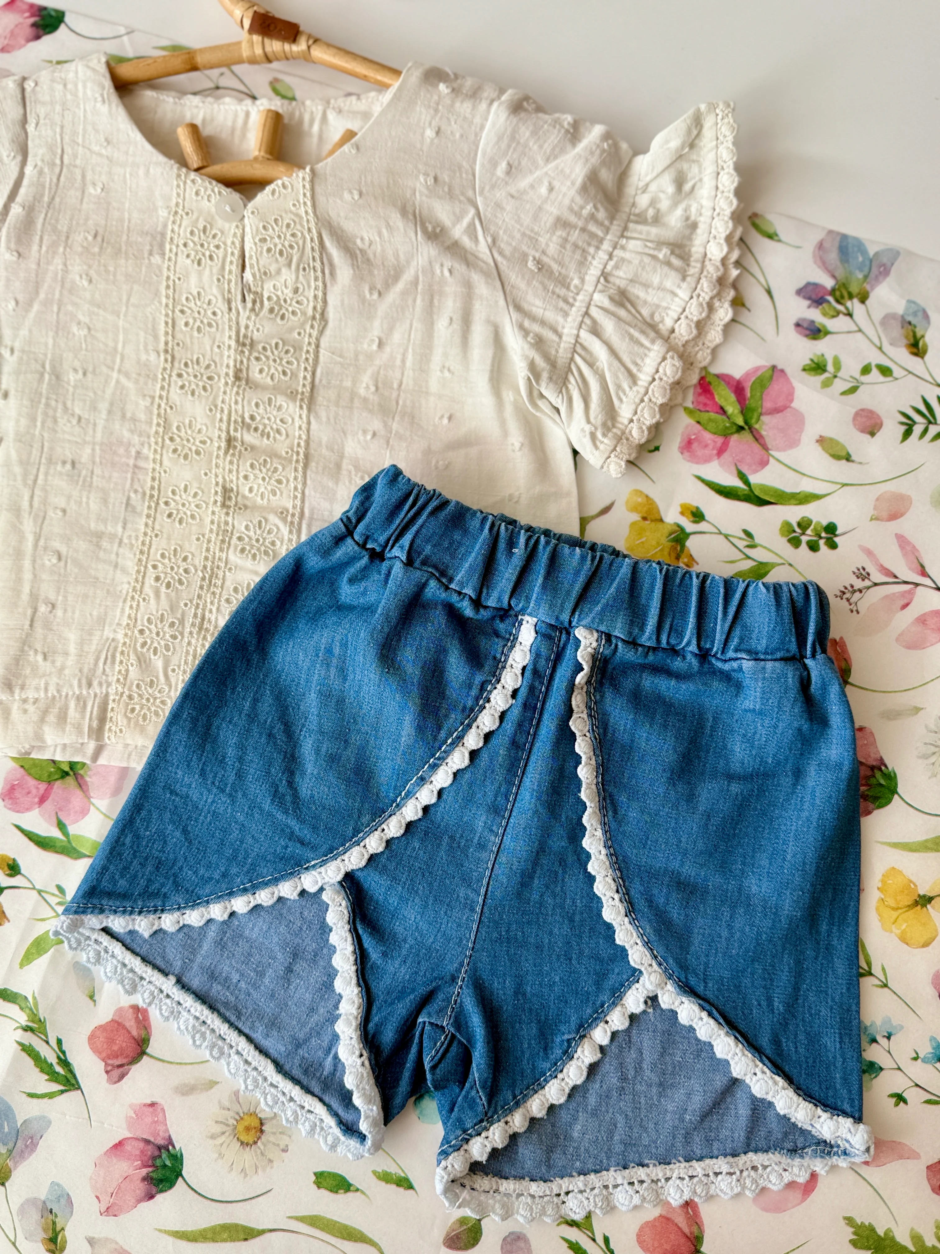 Kız Bebek Kollaır Fırfırlı Dantel Kenarlı Kot Şortlu 2li Takım