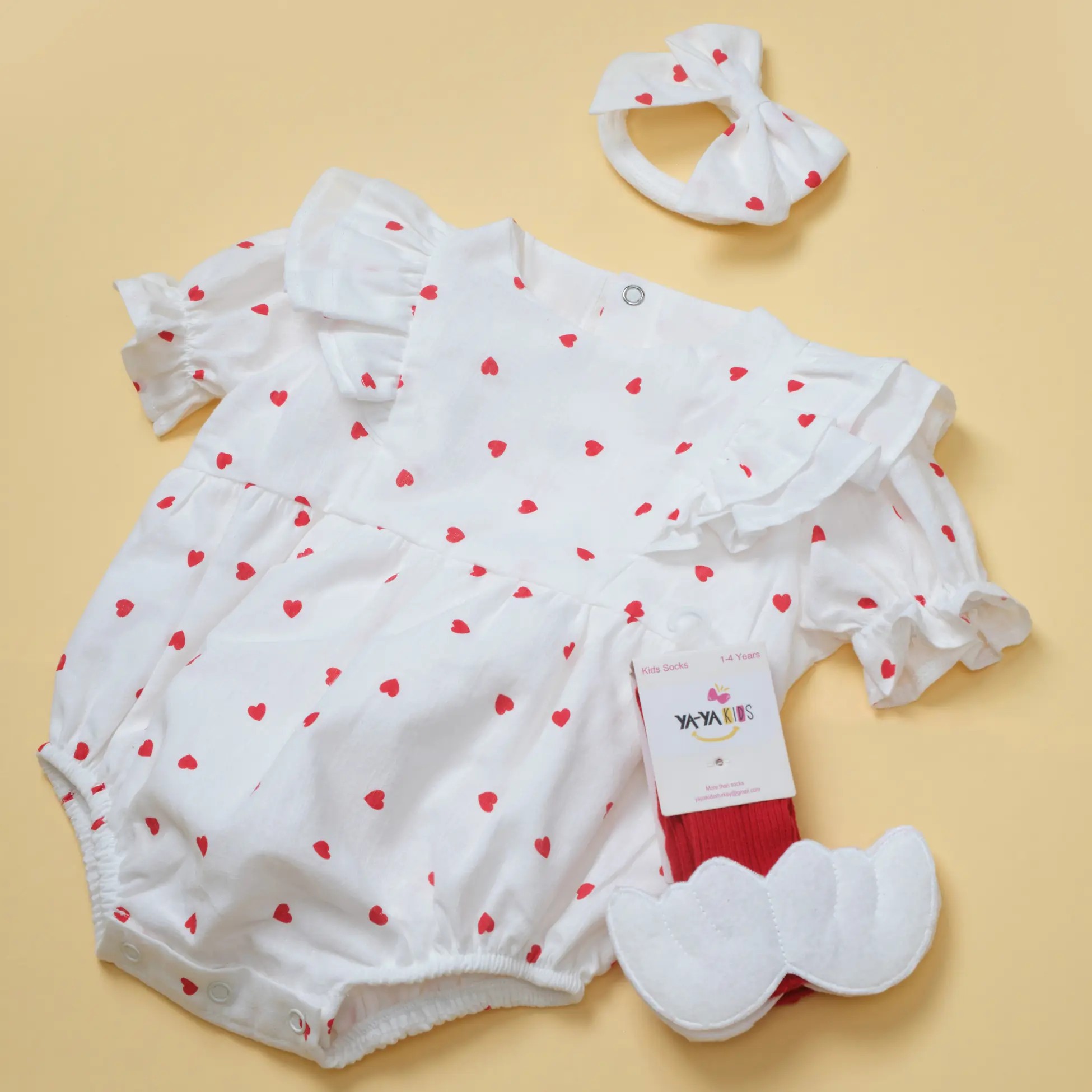 Kız Bebek Love Kırmızı Kalpli Çorap Bandana Romper Set