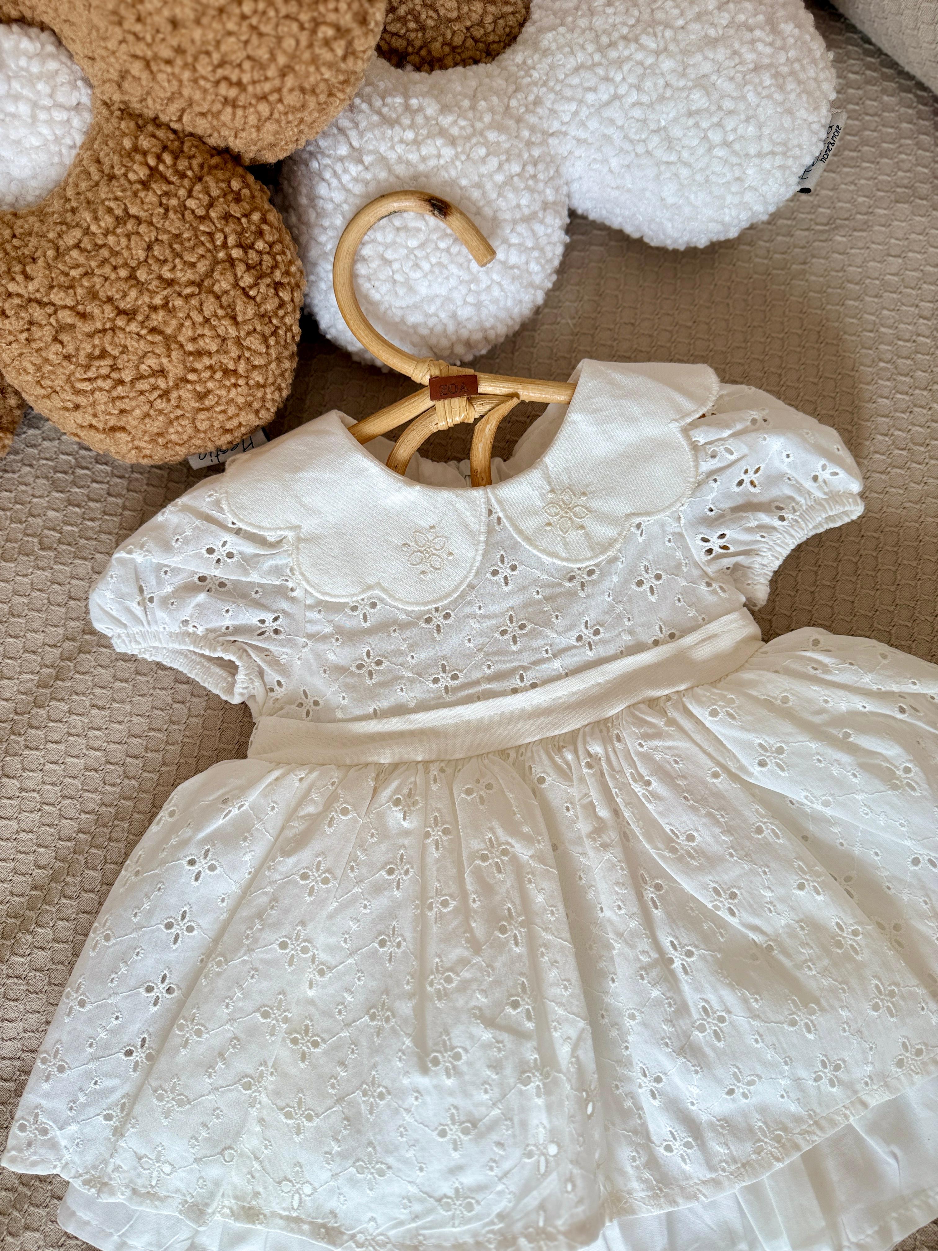Kız Bebek Beyaz Bebe Yakalı Fistolu Elbise 