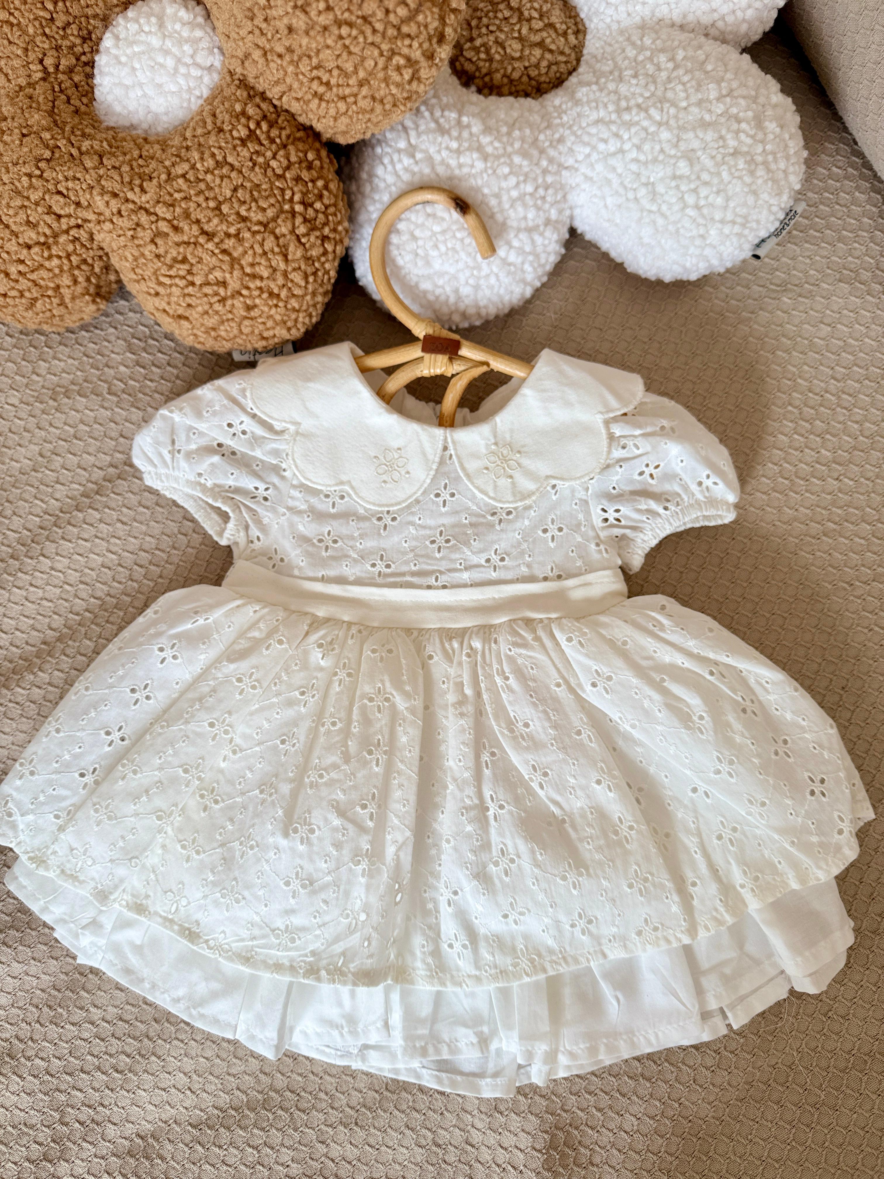 Kız Bebek Beyaz Bebe Yakalı Fistolu Elbise 