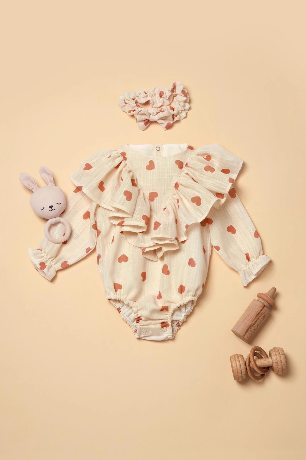 Kız Bebek Tarçın Kalpli Fırfırlı Keten Romper Bandana Set