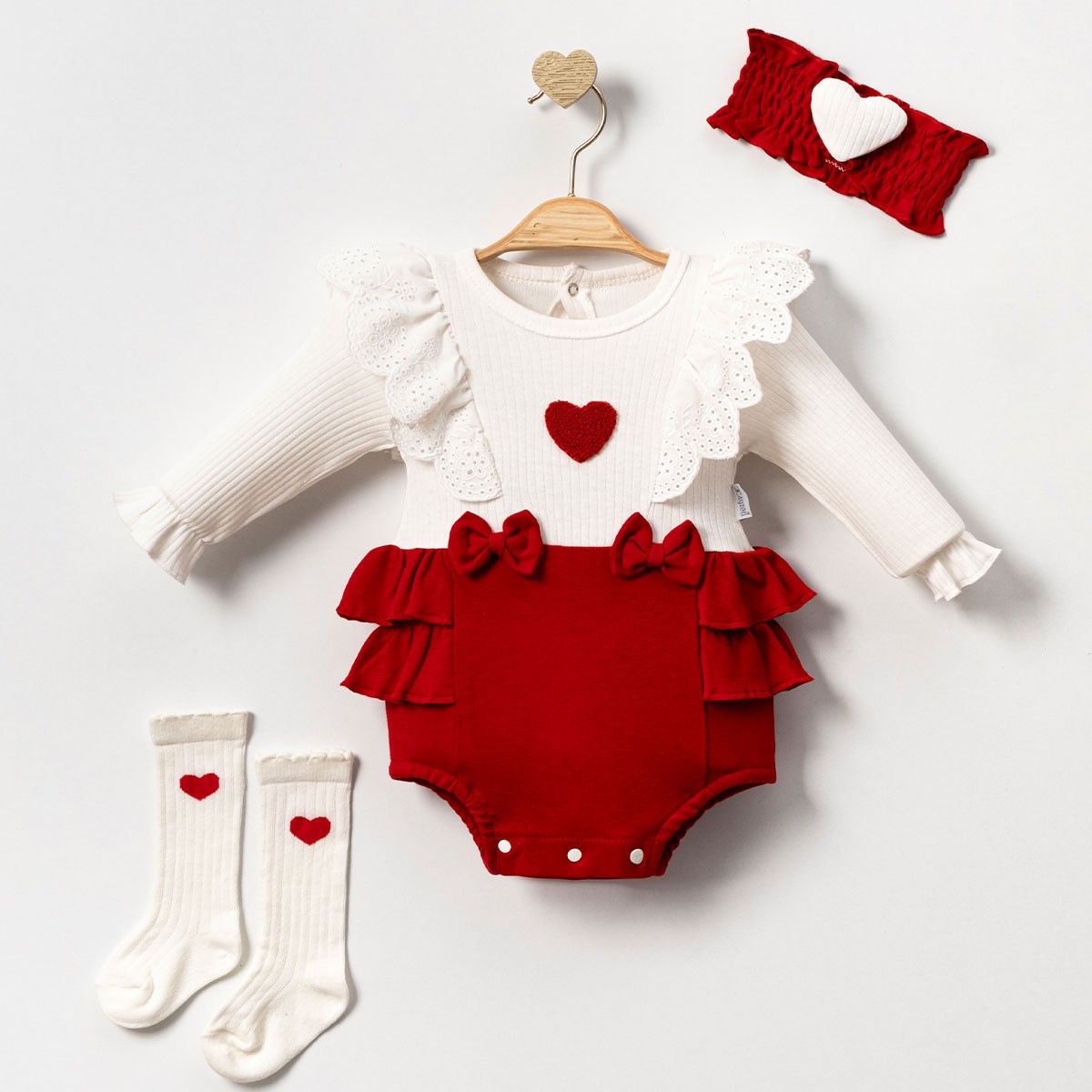Kız Bebek Kalpli Bandana ve Çoraplı Romper Set