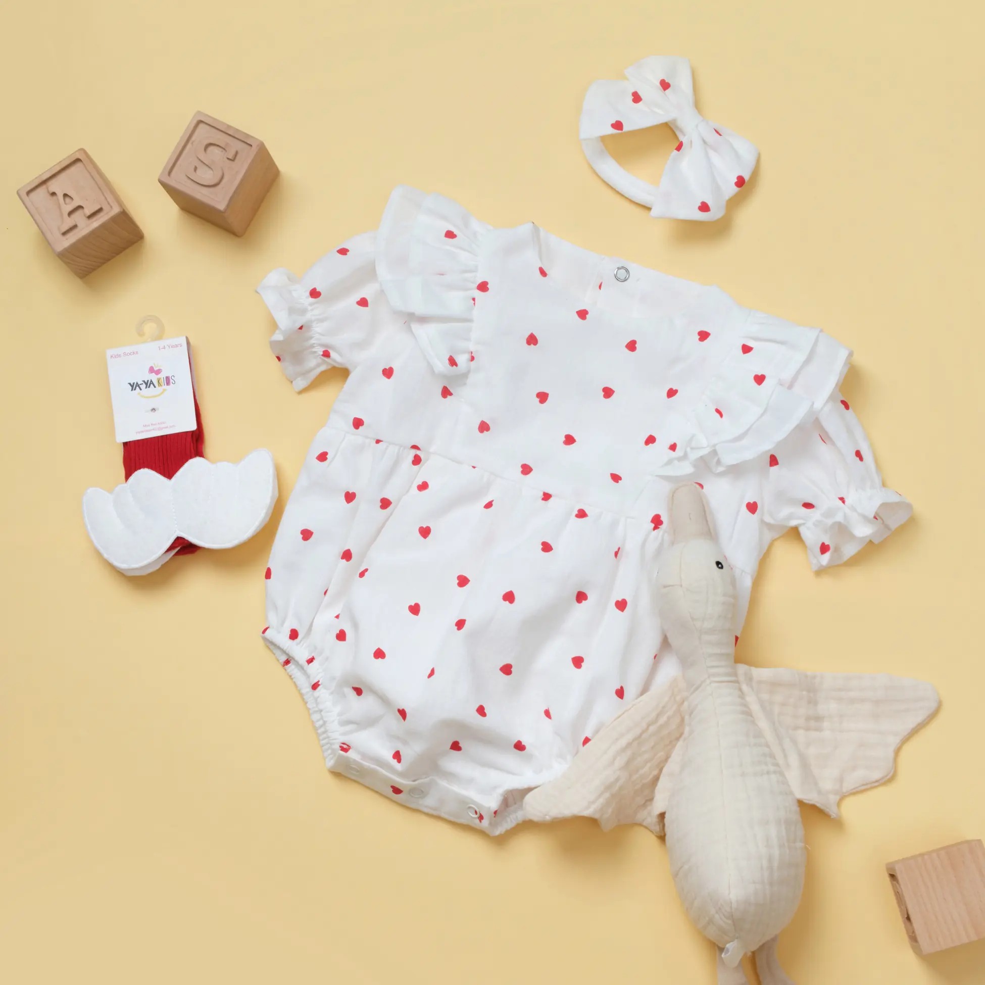 Kız Bebek Love Kırmızı Kalpli Çorap Bandana Romper Set