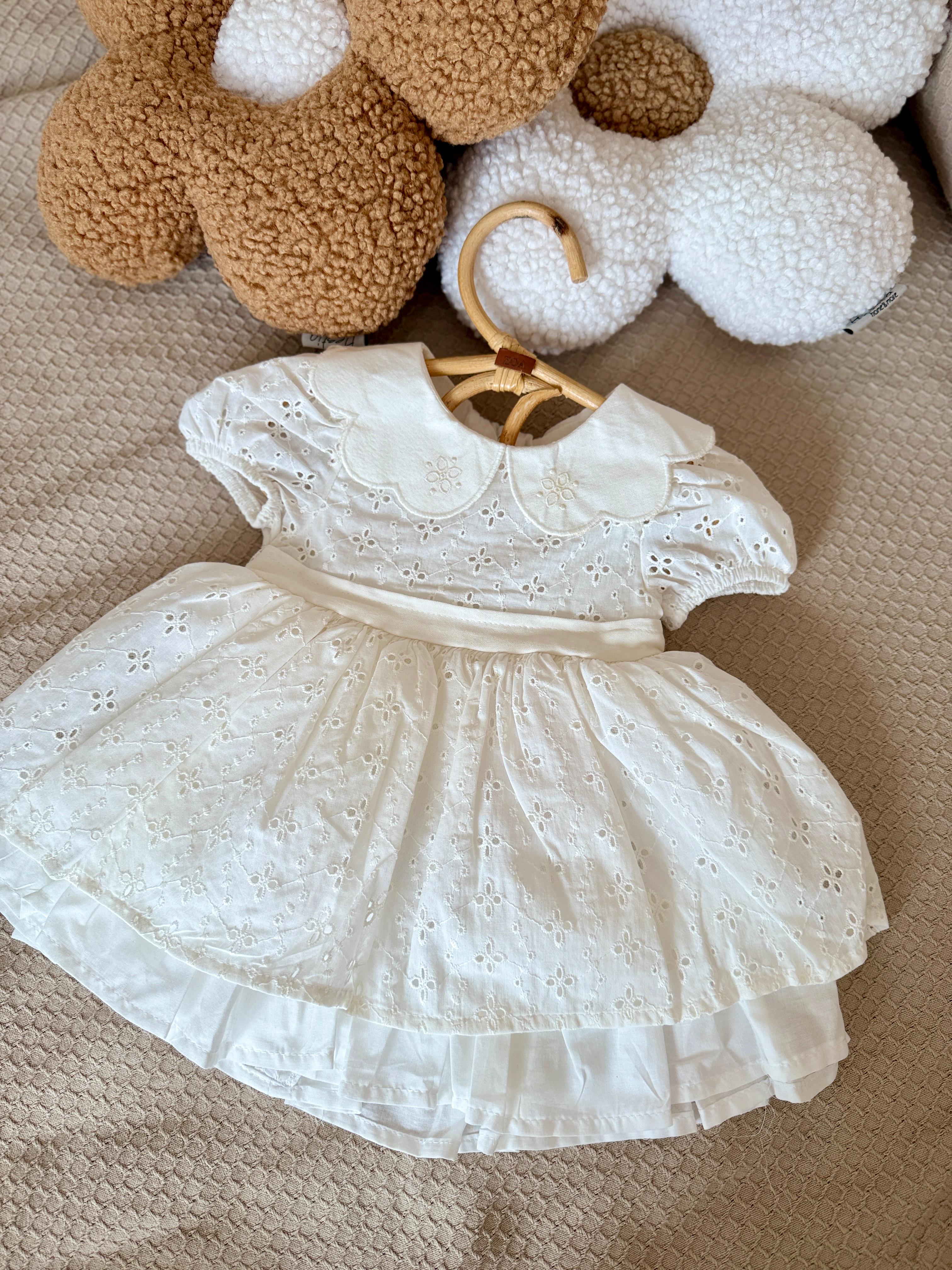 Kız Bebek Beyaz Bebe Yakalı Fistolu Elbise 