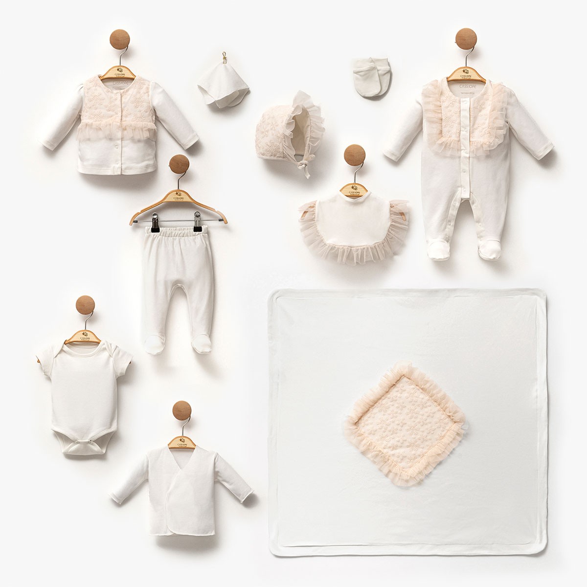Kız Bebek 0-3 Ay Premium Brodeli Tütülü 10lu Set