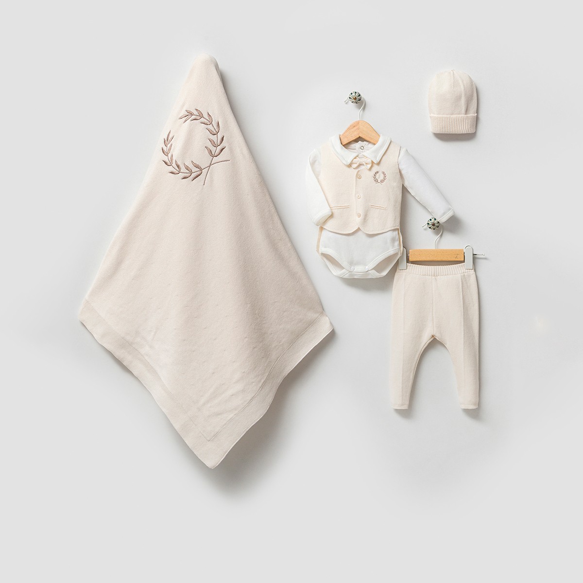 Minoss Babyden Şok Kampanya 📣 Erkek Bebek 0-3 Ay Premium Krem Papyonlu 5li Set 🎁