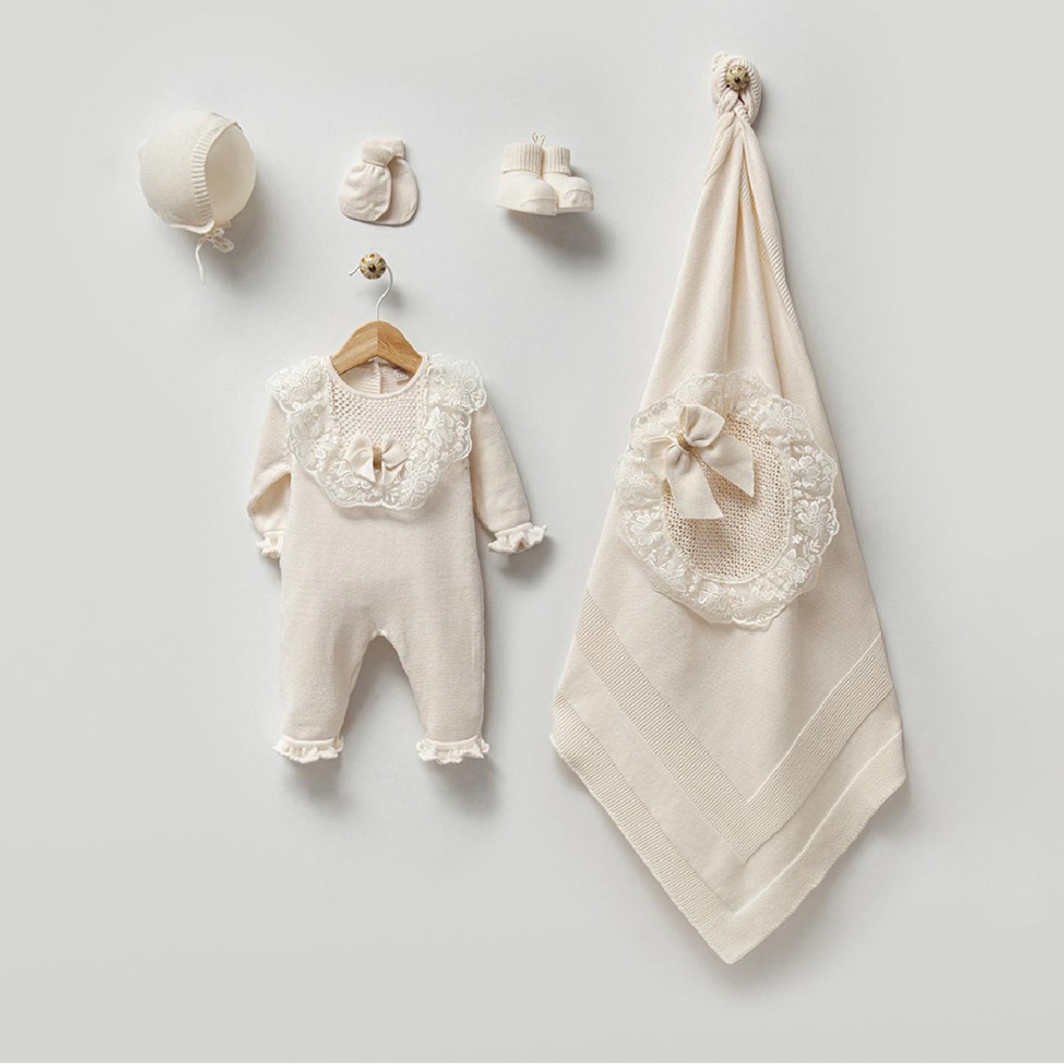 Kız Bebek 0-3 Ay Premium Krem Kurdeleli Dantelli 5li Set