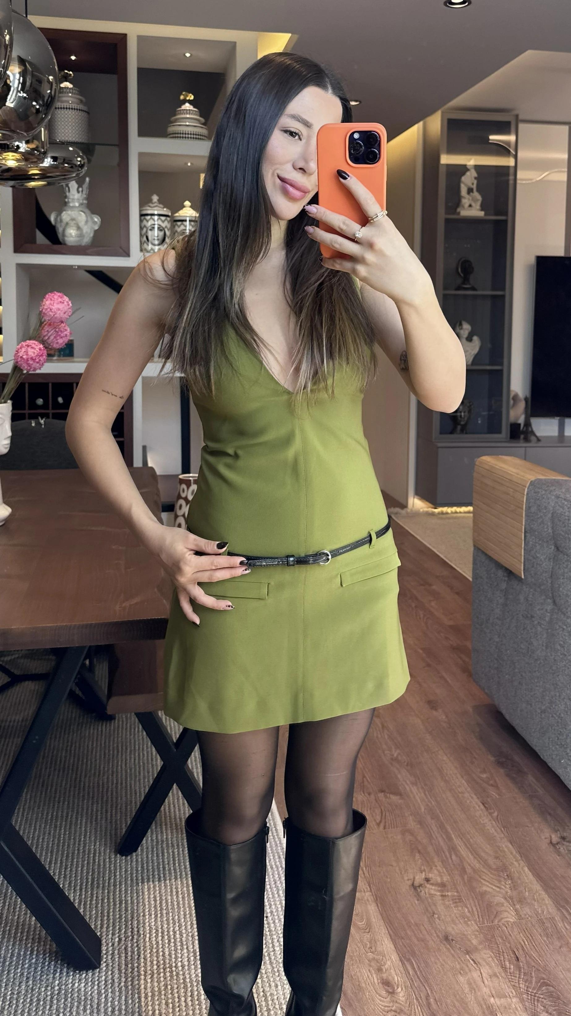 Kemerli V Yaka Mini Elbise 