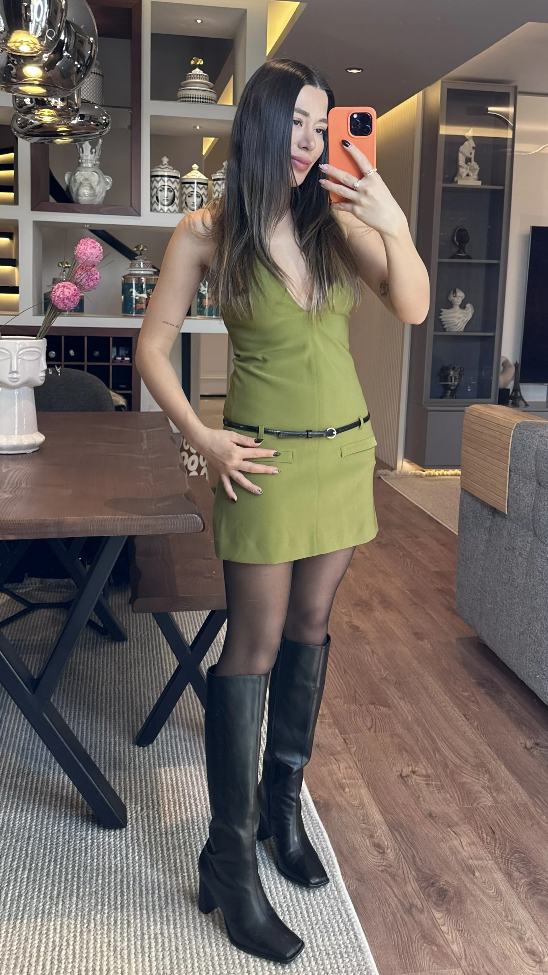 Kemerli V Yaka Mini Elbise 