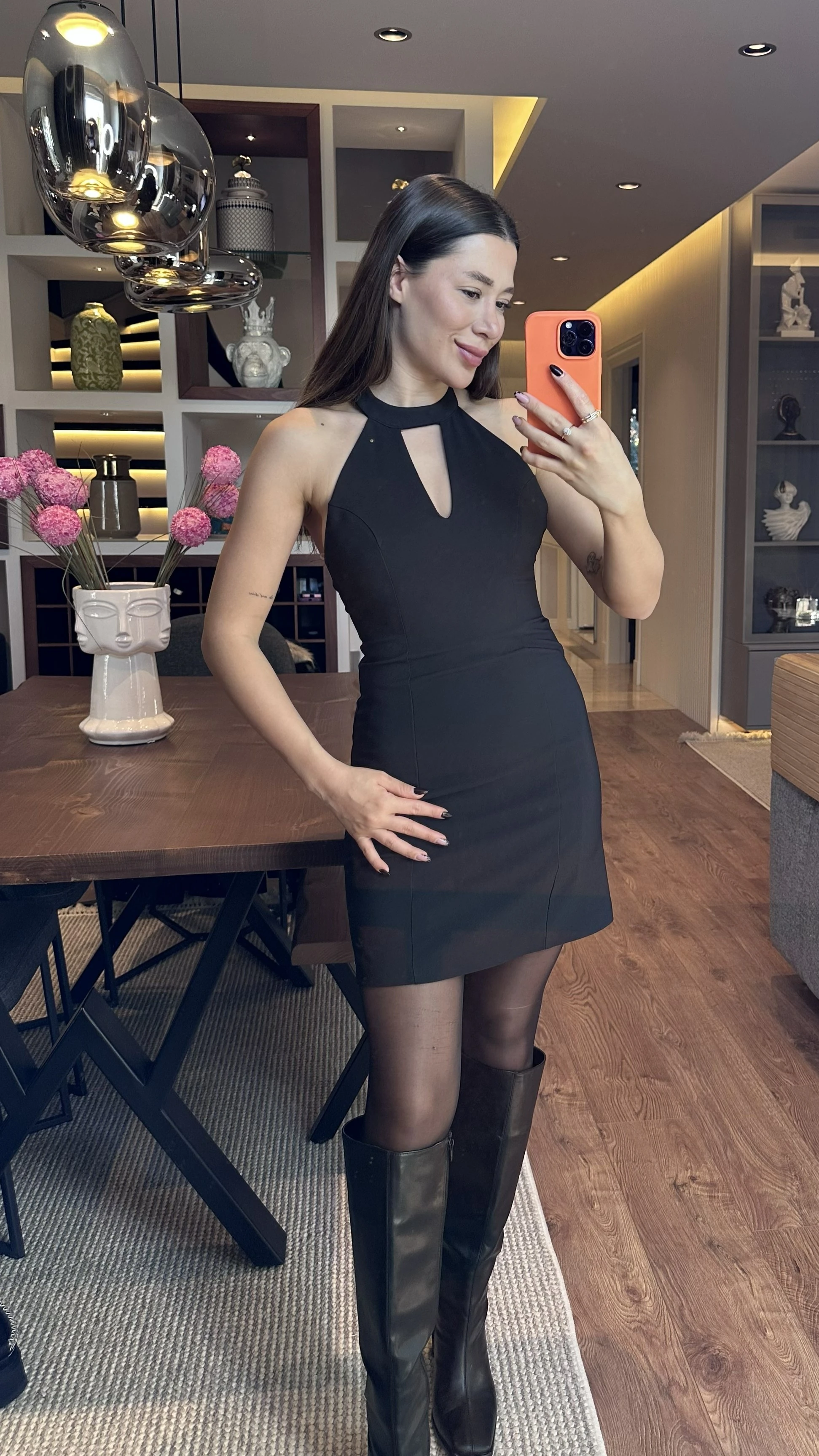 Siyah Fiyonk Detaylı Mini Elbise 