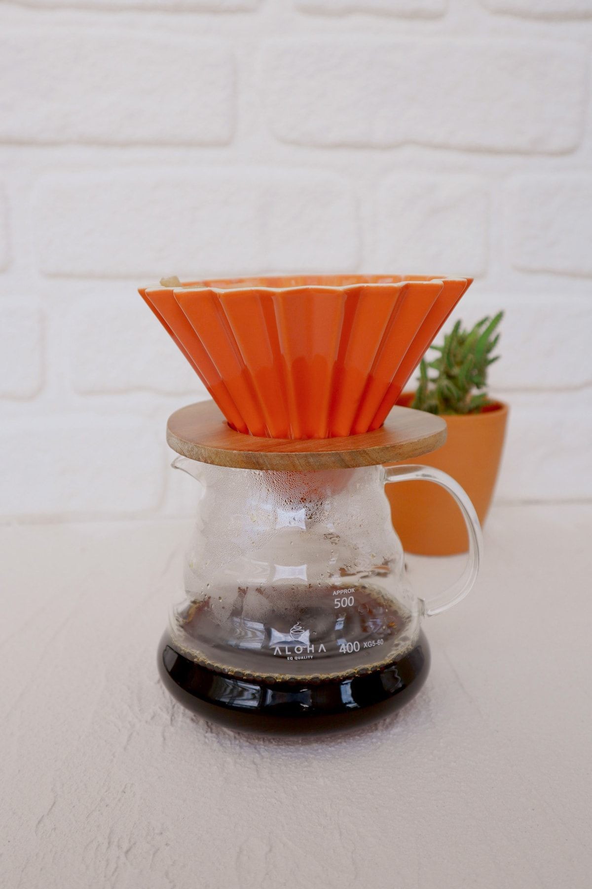 V60 Ahşap Standlı Dripper - Turuncu