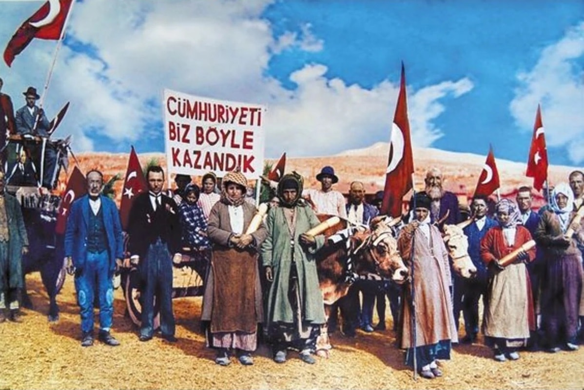 Cumhuriyeti Biz Böyle Kazandık 65x45cm Dialands Elmas Mozaik Tablo