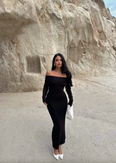 Madonna yaka esnek kumaş elbise siyah