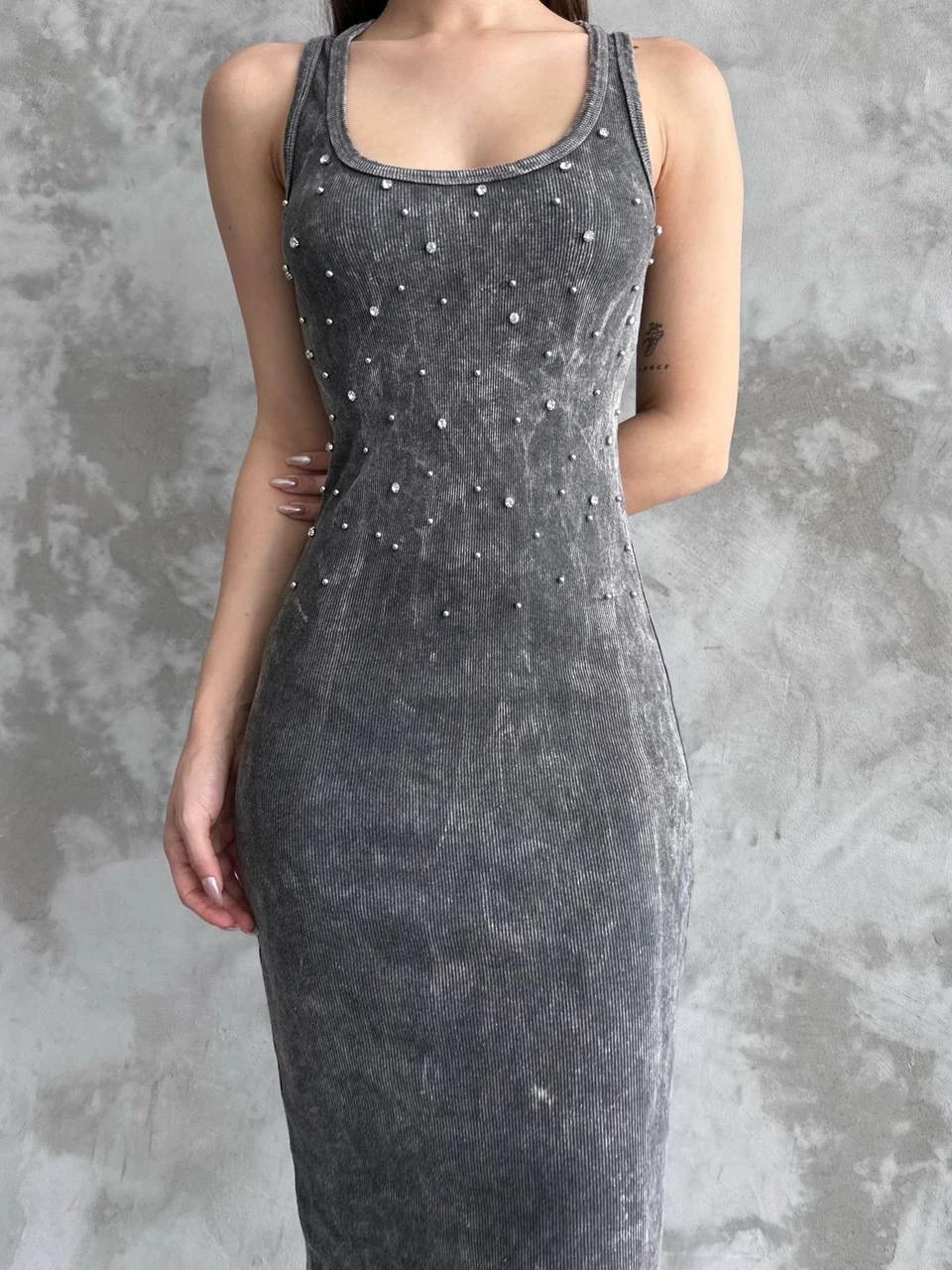 Taşlı askılı elbise