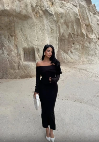 Madonna yaka esnek kumaş elbise siyah