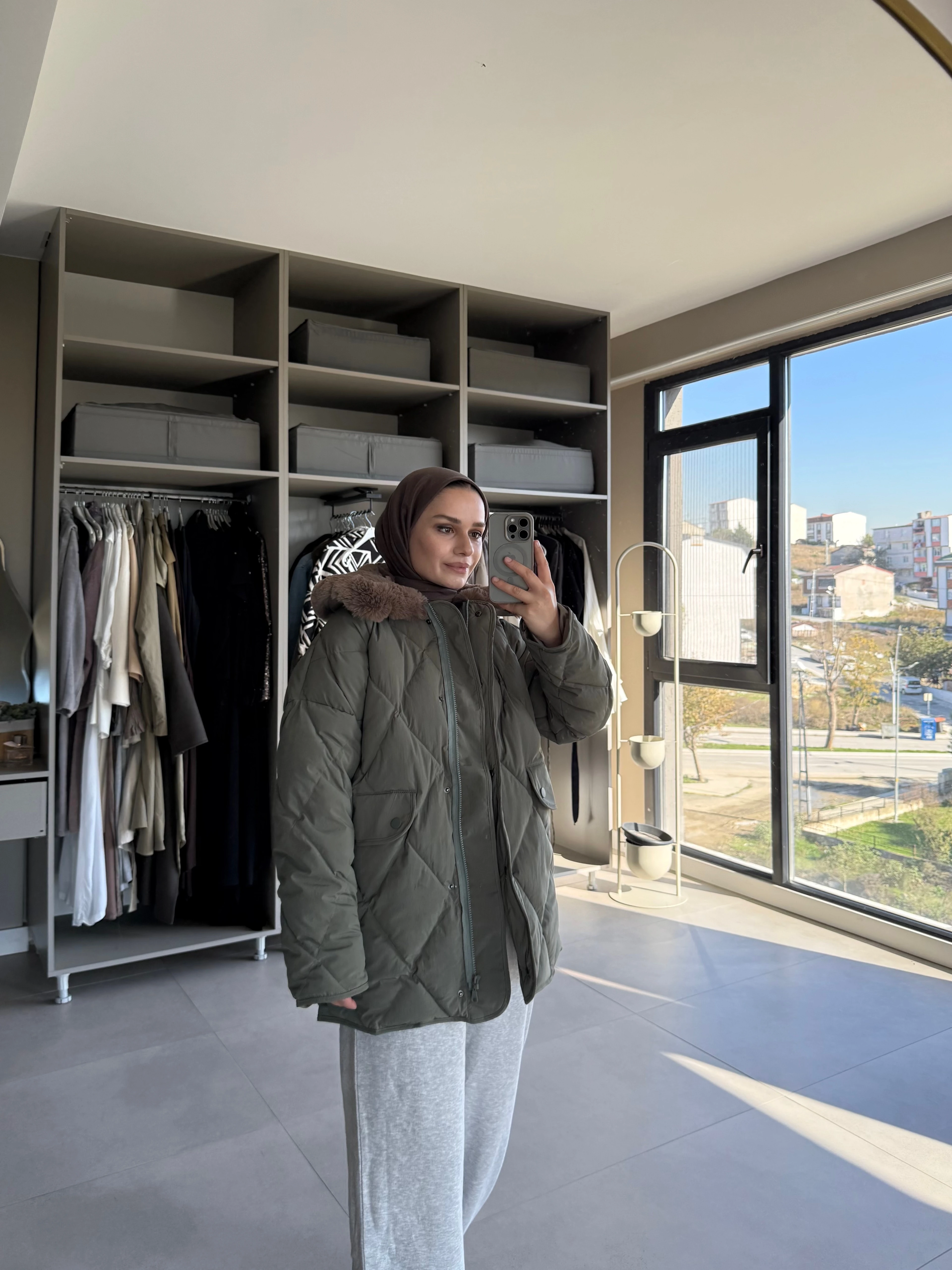 CASUAL MONTT  - Haki