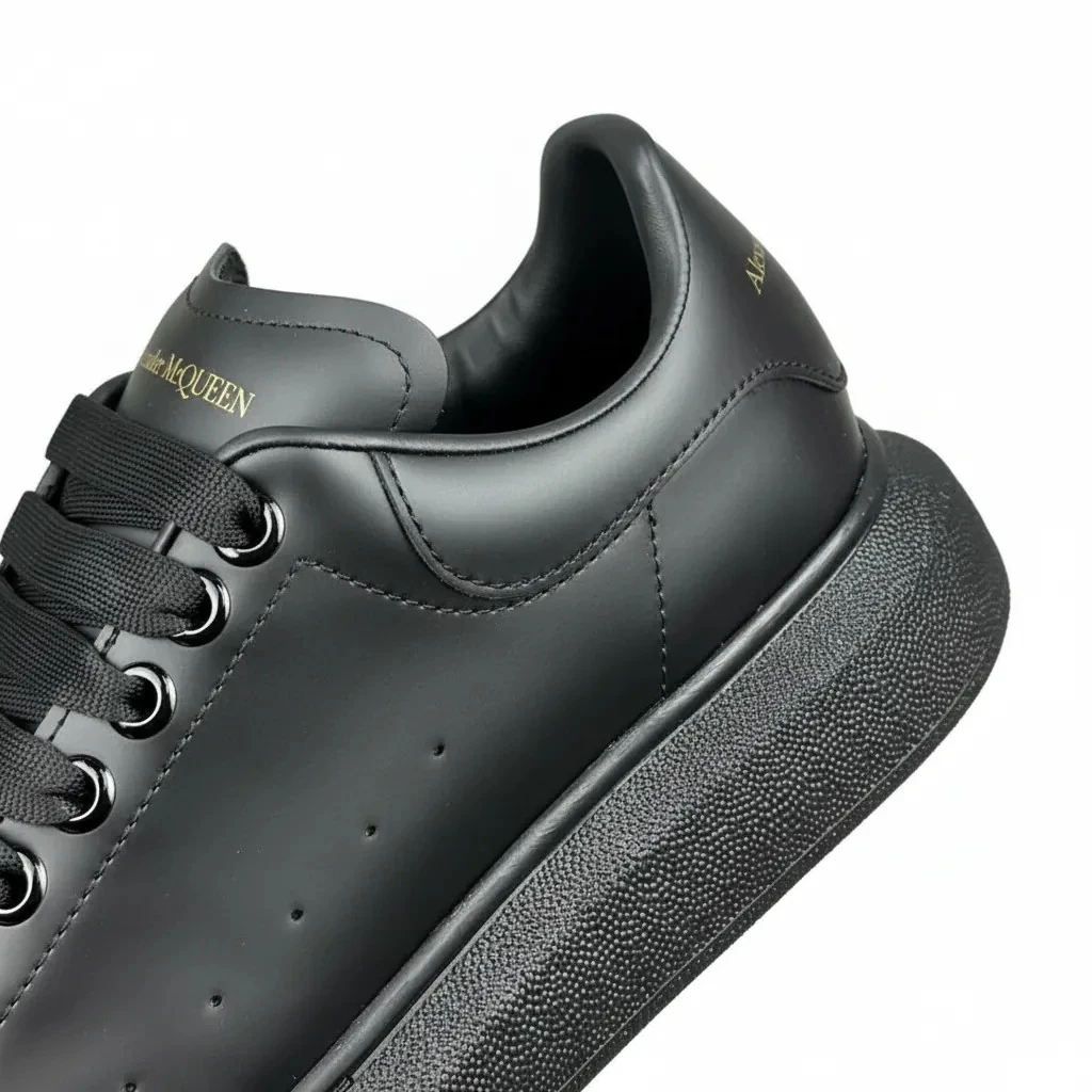 Alexander McQueen Siyah