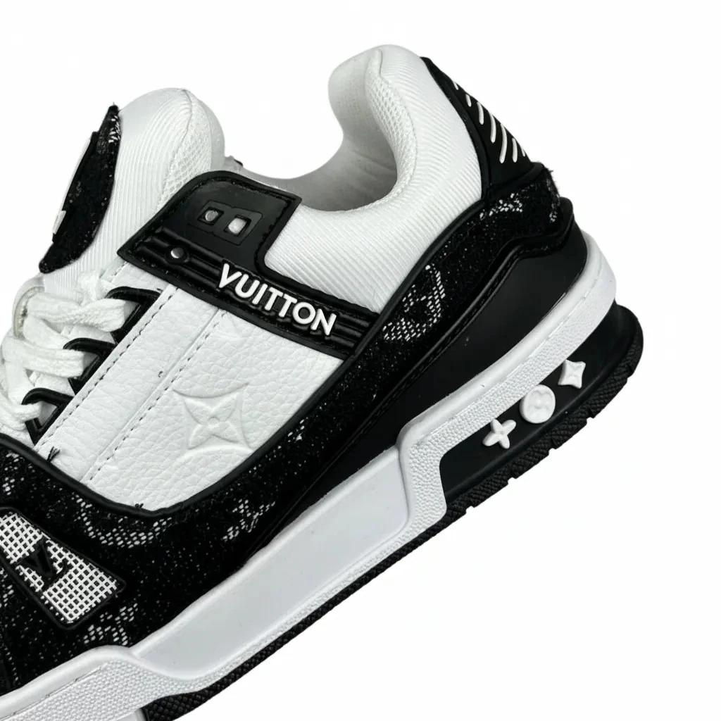 Louis Vuitton Train Black white