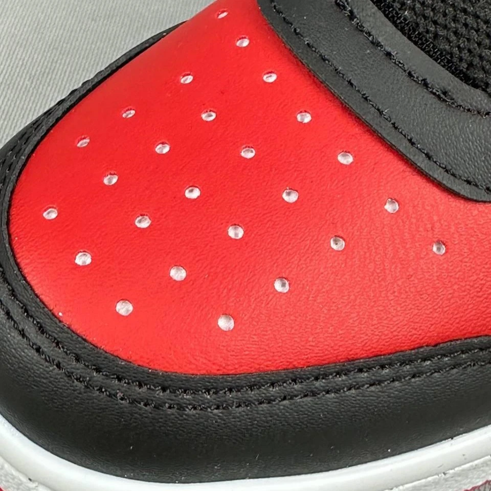 Court Borough Siyah Kırmızı Hq