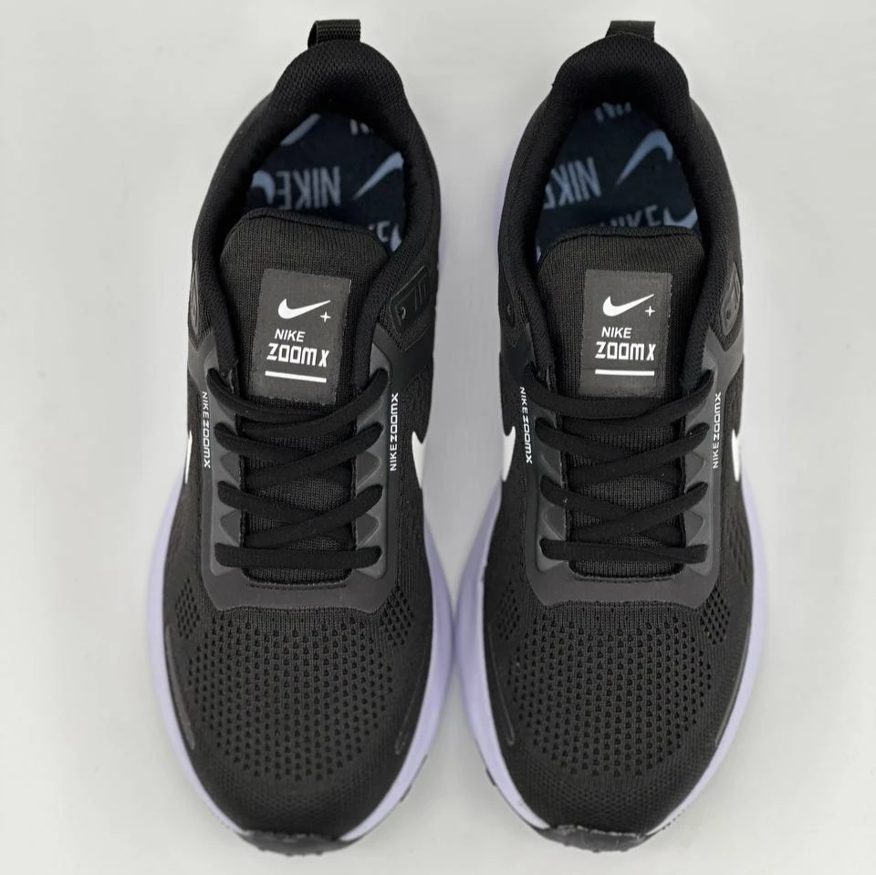 Nike ZoomX Siyah Beyaz | Hafif & Konforlu Sneaker
