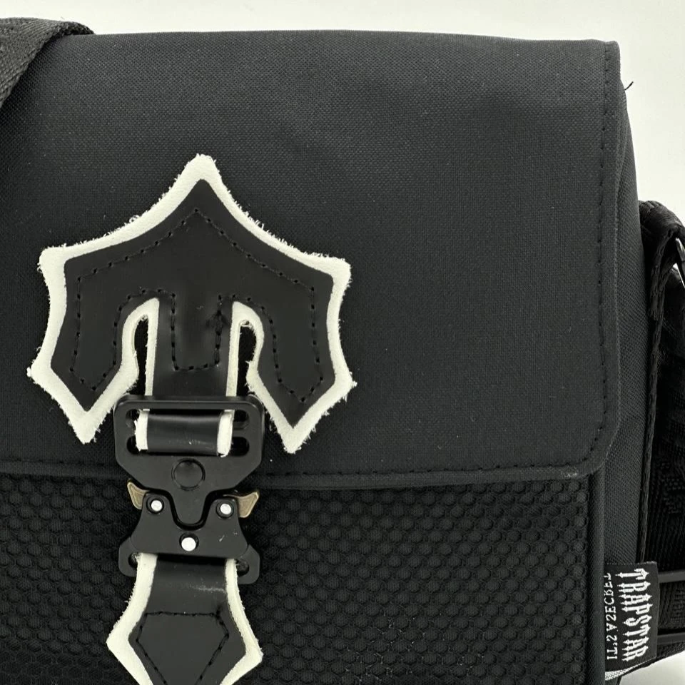 Trapstar İrongate Siyah Beyaz Çanta