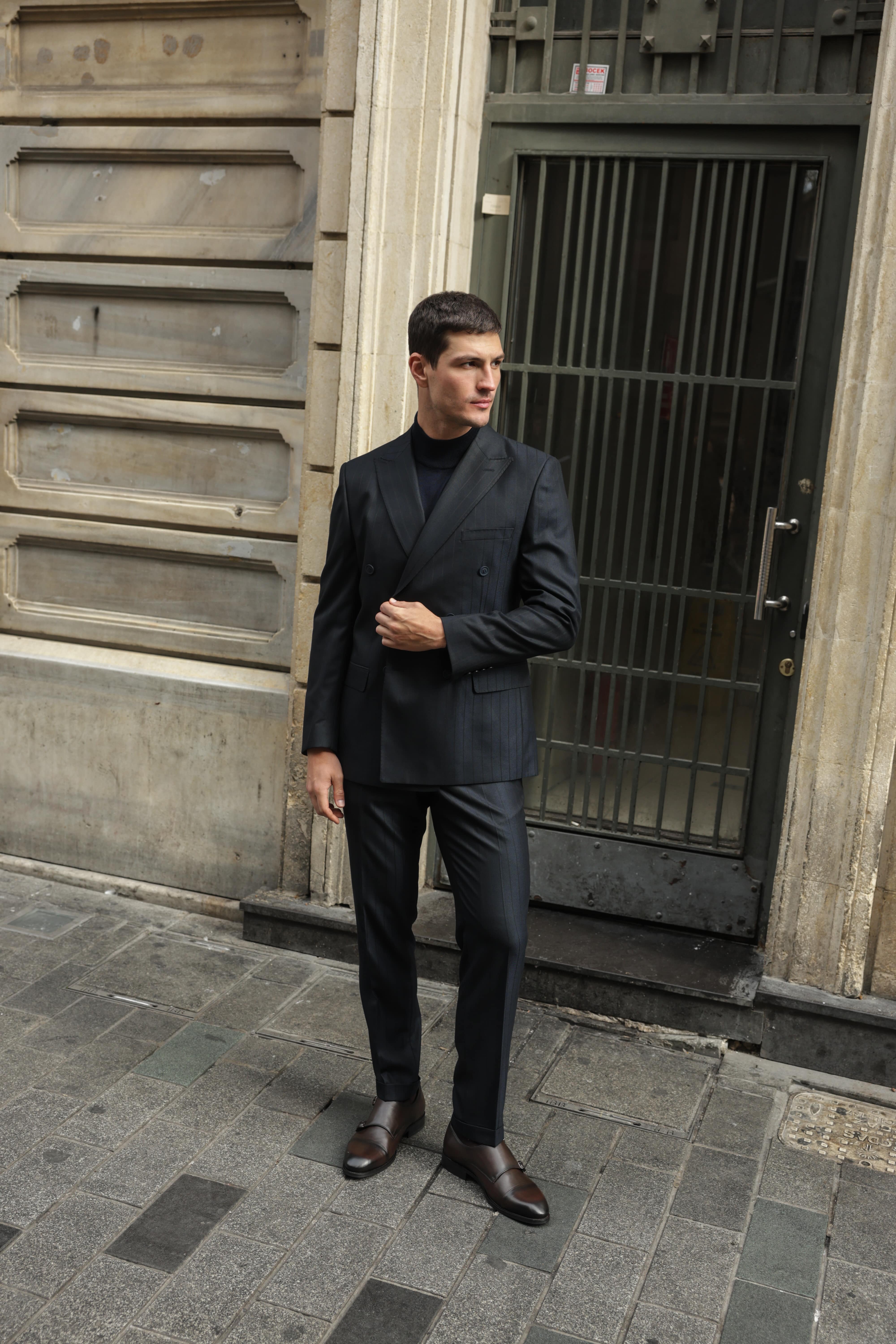 Erkek Koyu Lacivert Çizgili Kruvaze Takım Elbise