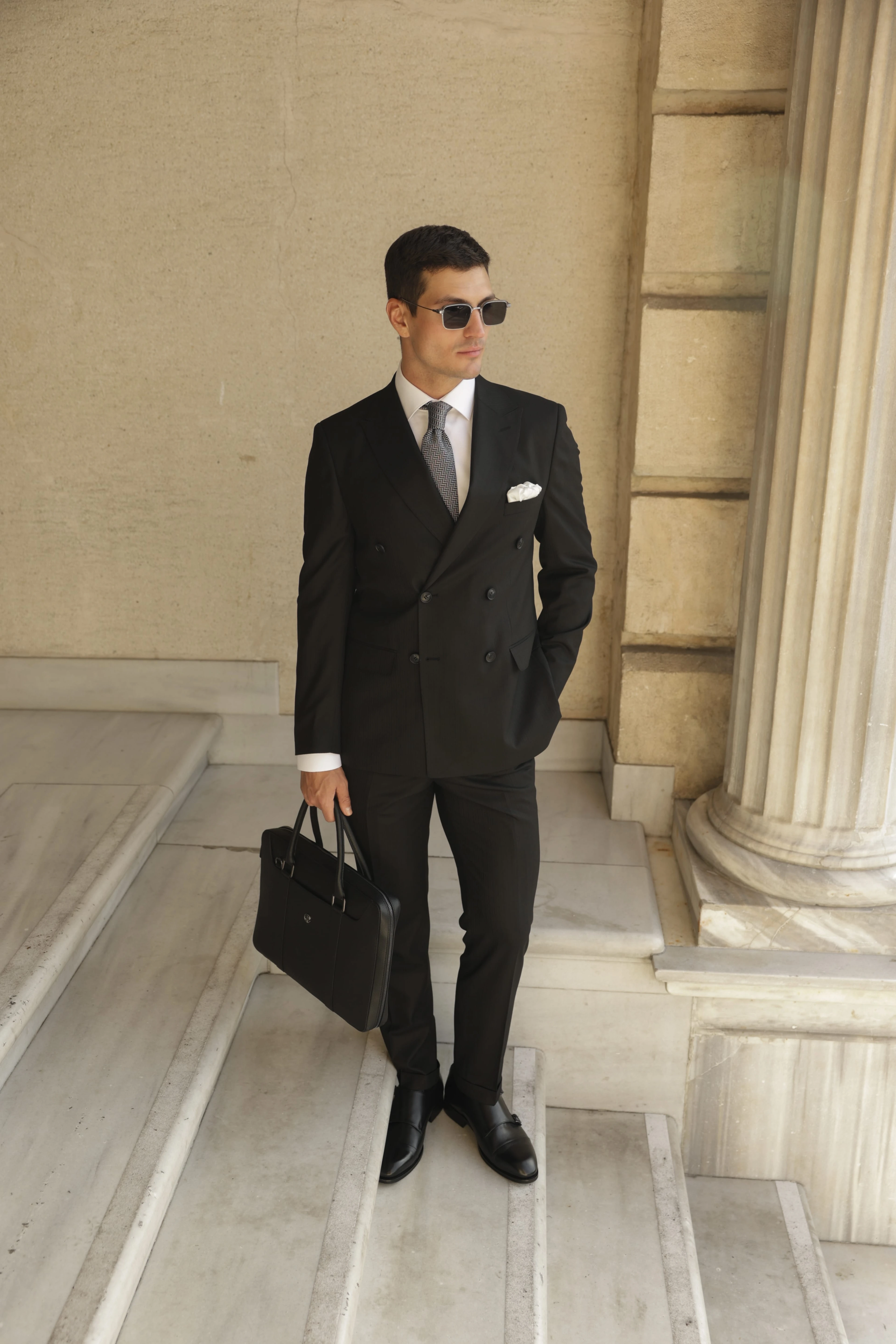 Erkek Siyah İnce Çizgili Kruvaze Takım Elbise