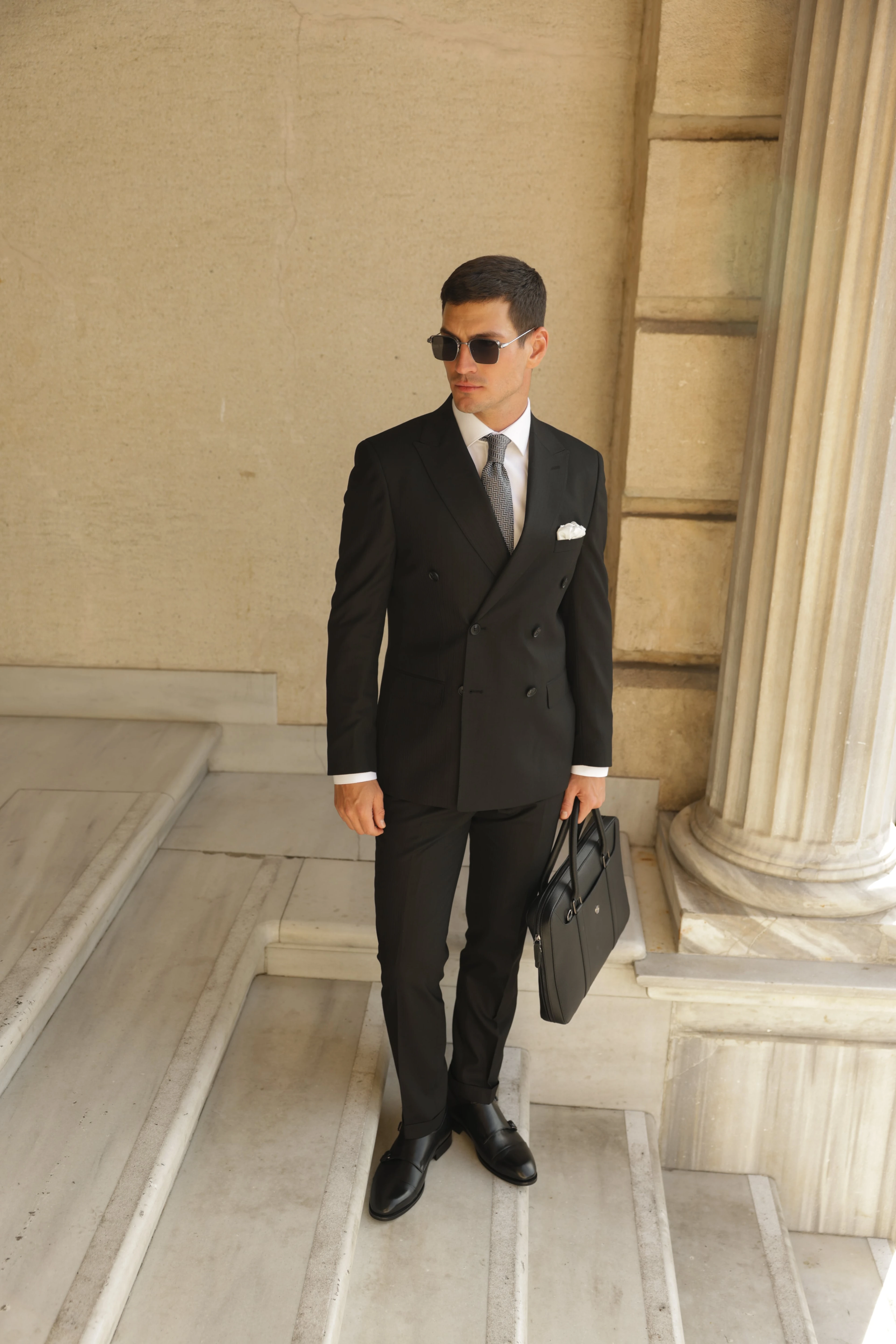 Erkek Siyah İnce Çizgili Kruvaze Takım Elbise