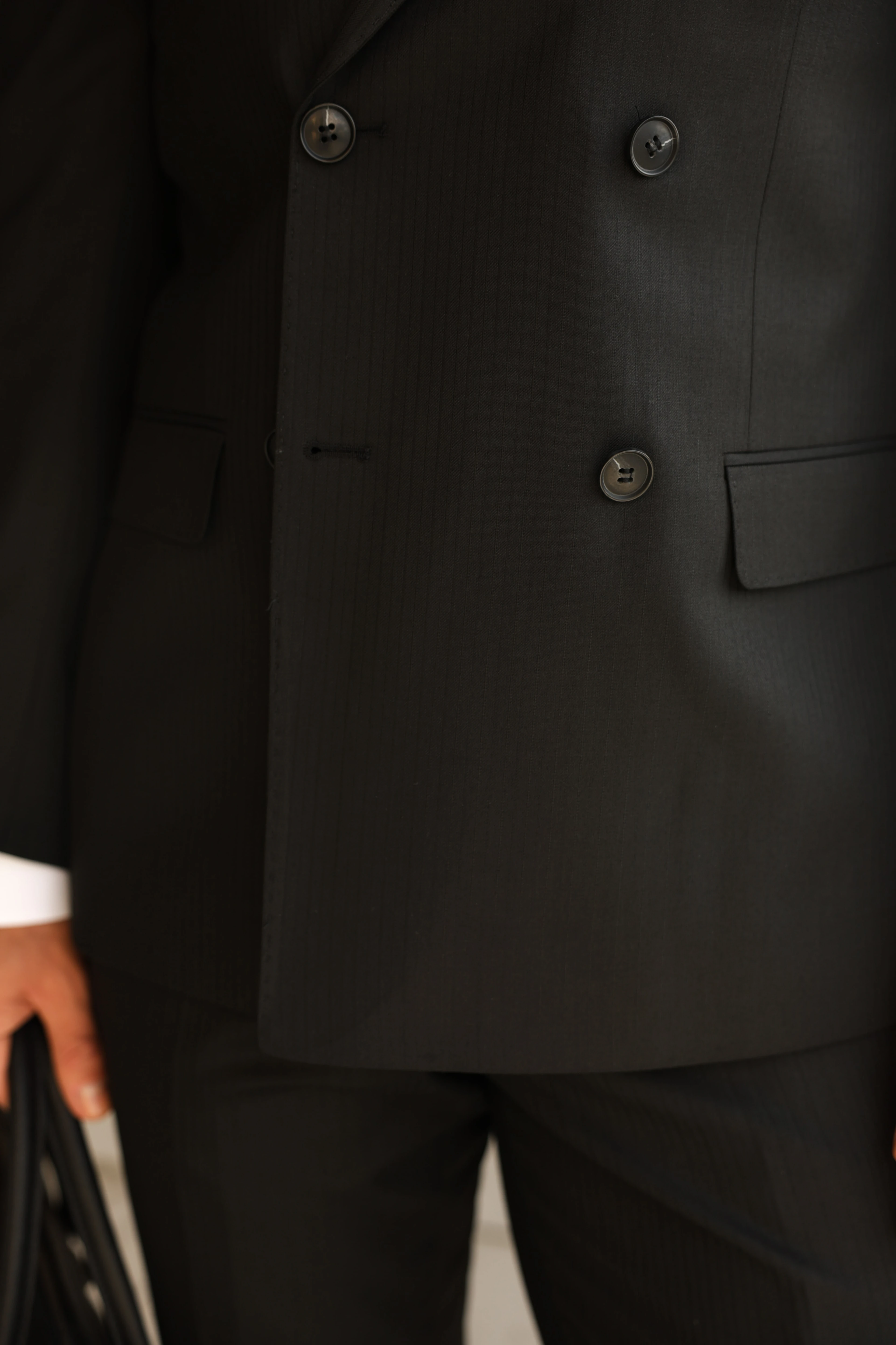 Erkek Siyah İnce Çizgili Kruvaze Takım Elbise