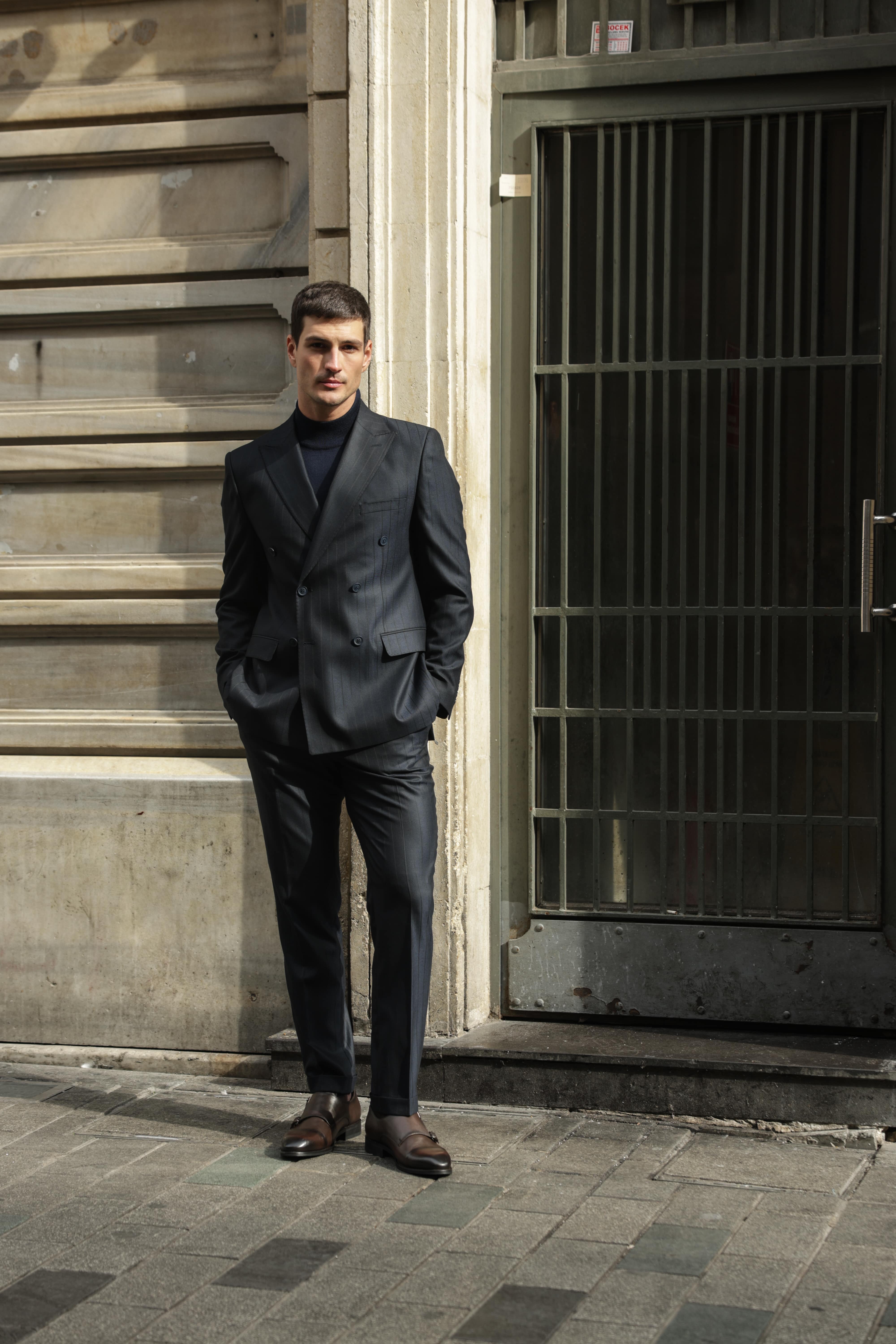 Erkek Koyu Lacivert Çizgili Kruvaze Takım Elbise