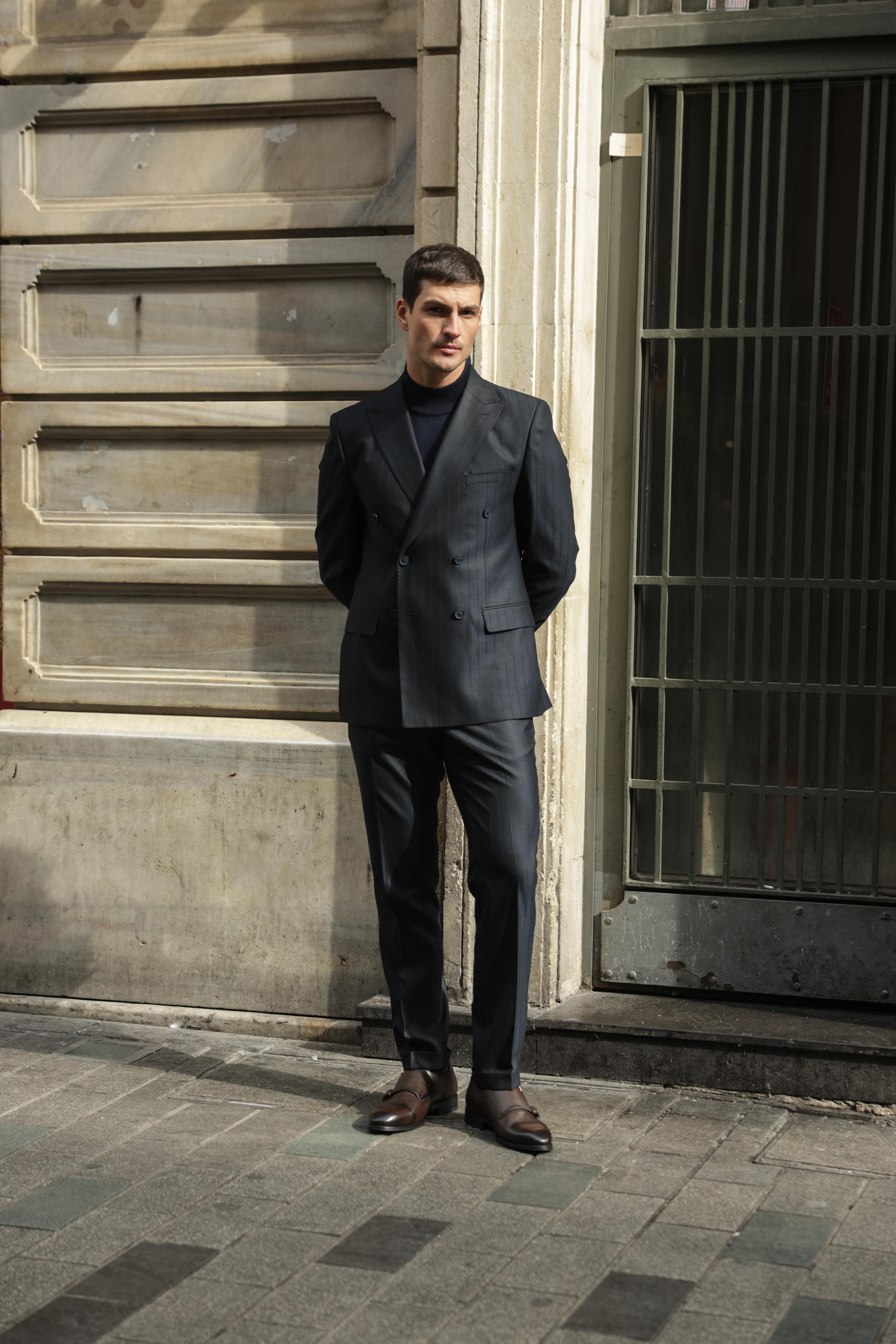 Erkek Koyu Lacivert Çizgili Kruvaze Takım Elbise