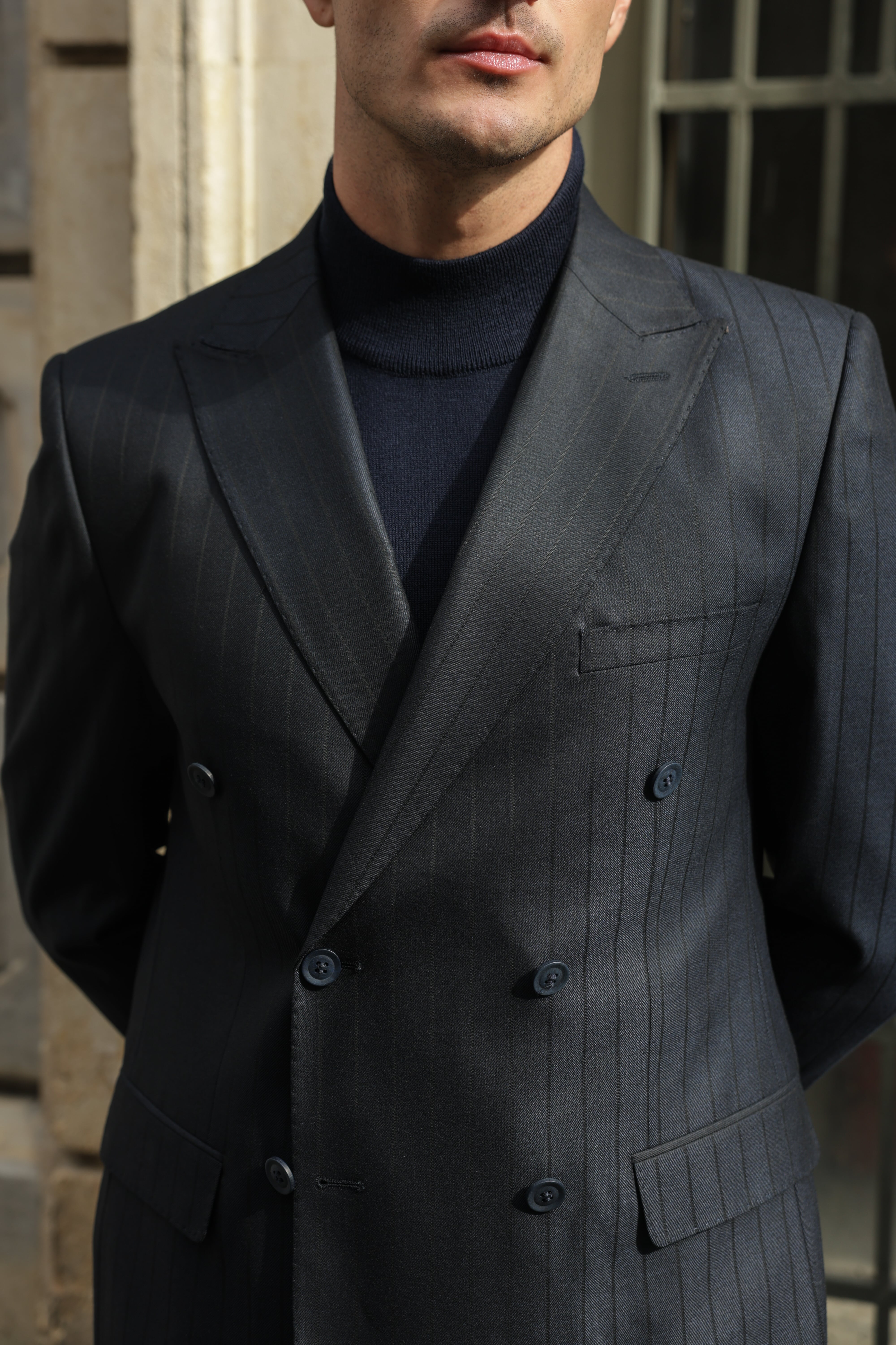 Erkek Koyu Lacivert Çizgili Kruvaze Takım Elbise