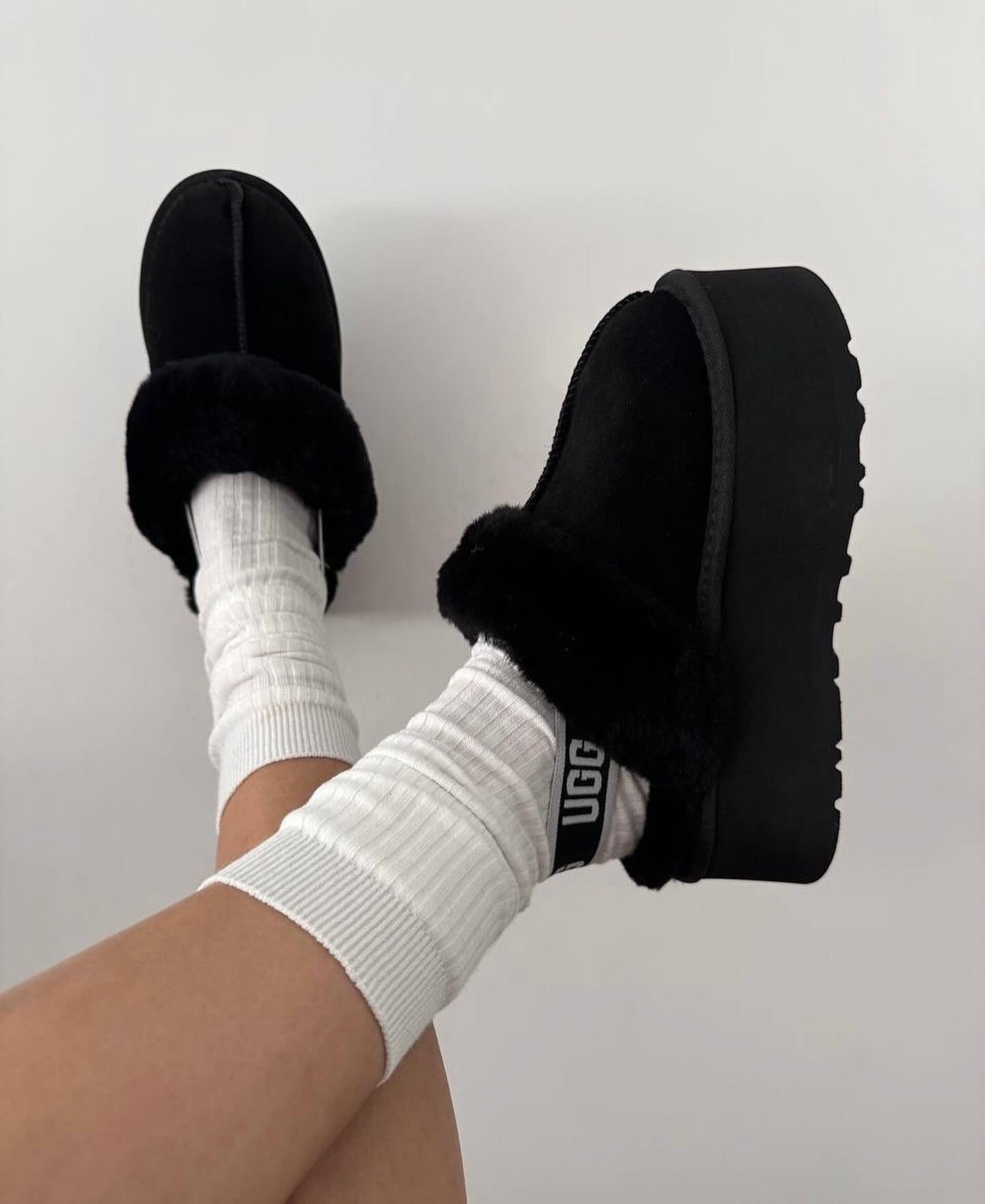 UGG Funkette Slipper Black