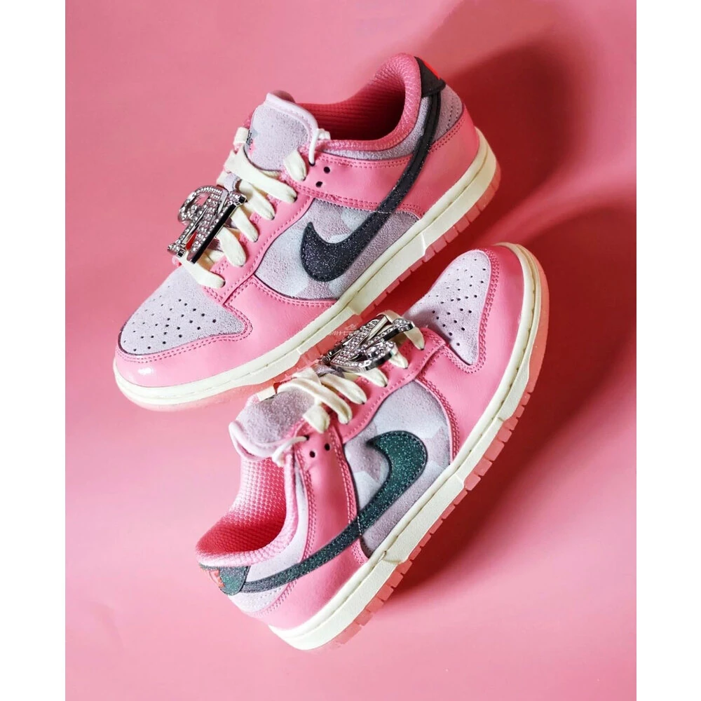 Nike Dunk Low LX Barbie