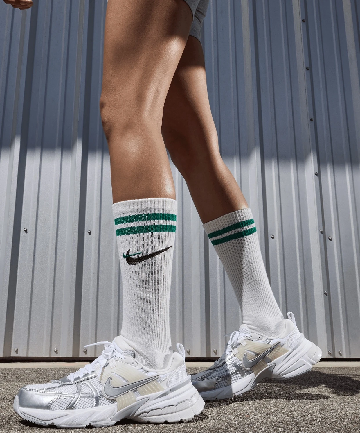 Nike V2K Run white grey 