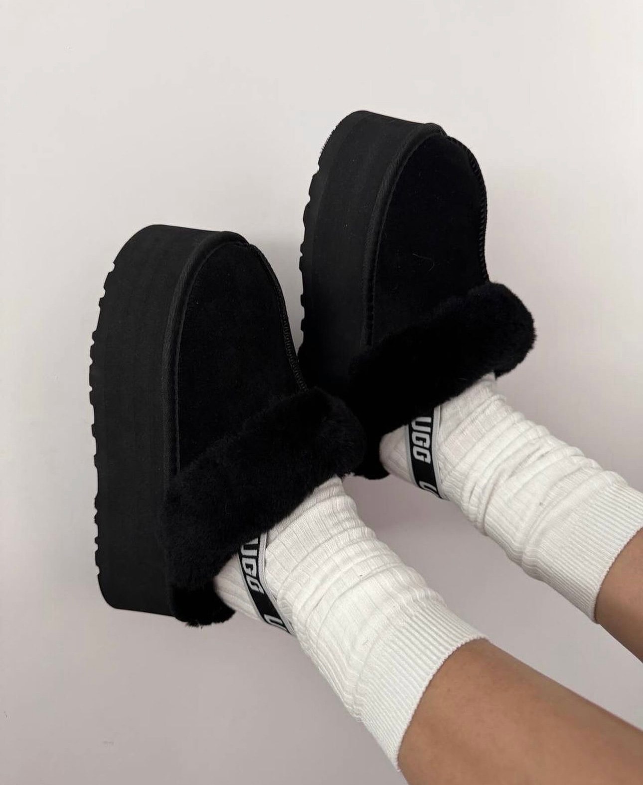 UGG Funkette Slipper Black