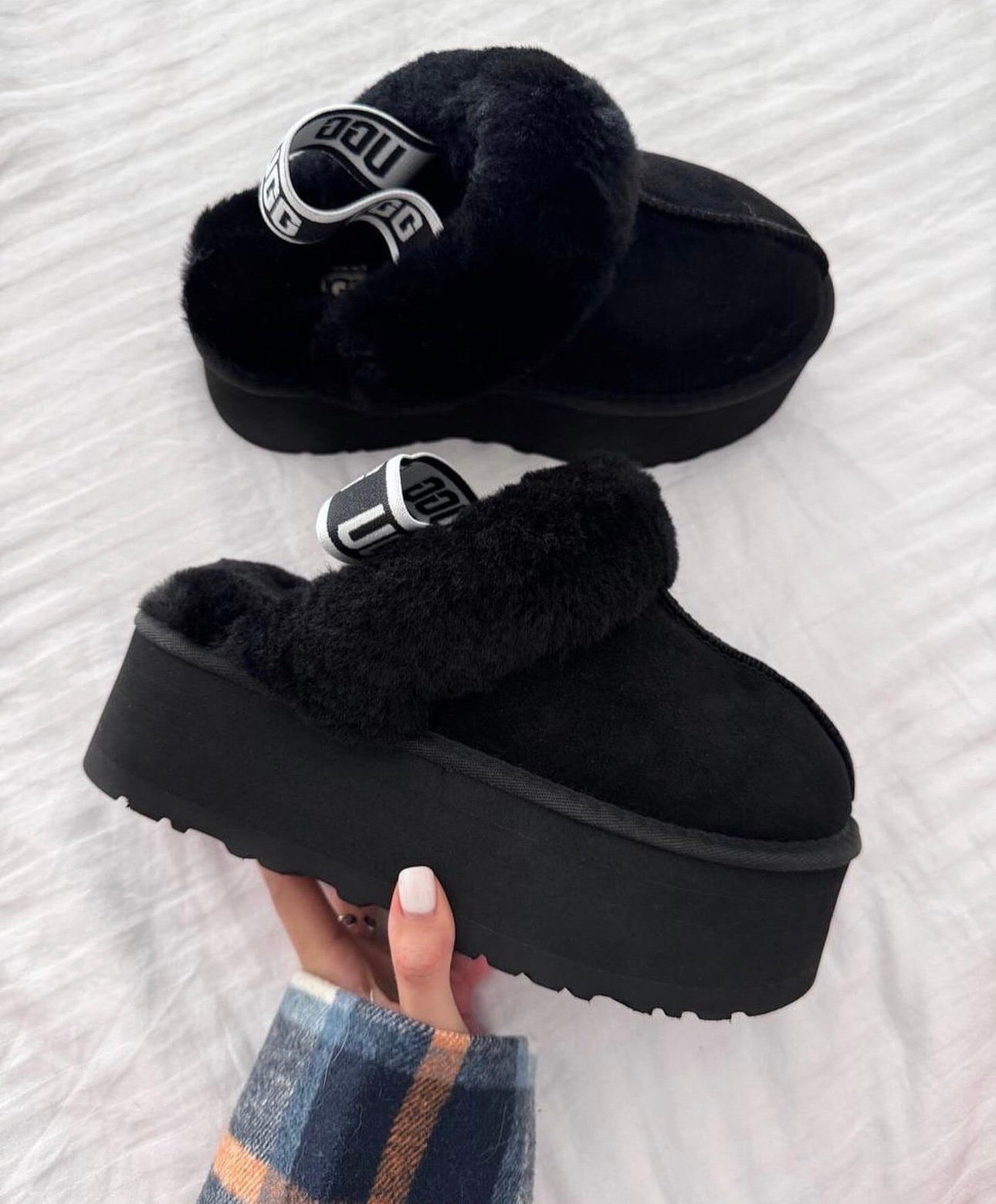 UGG Funkette Slipper Black