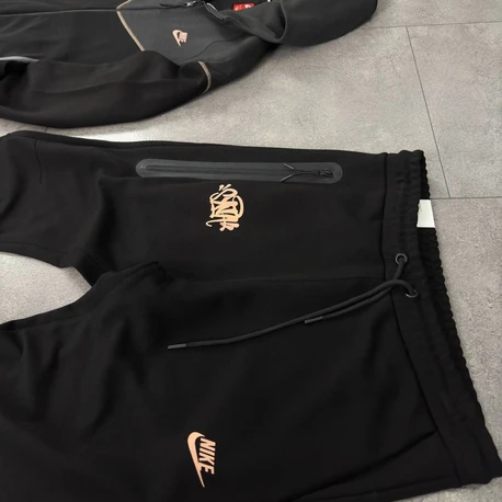 Nike x Syna Tech Fleece Takım