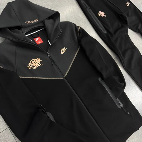 Nike x Syna Tech Fleece Takım