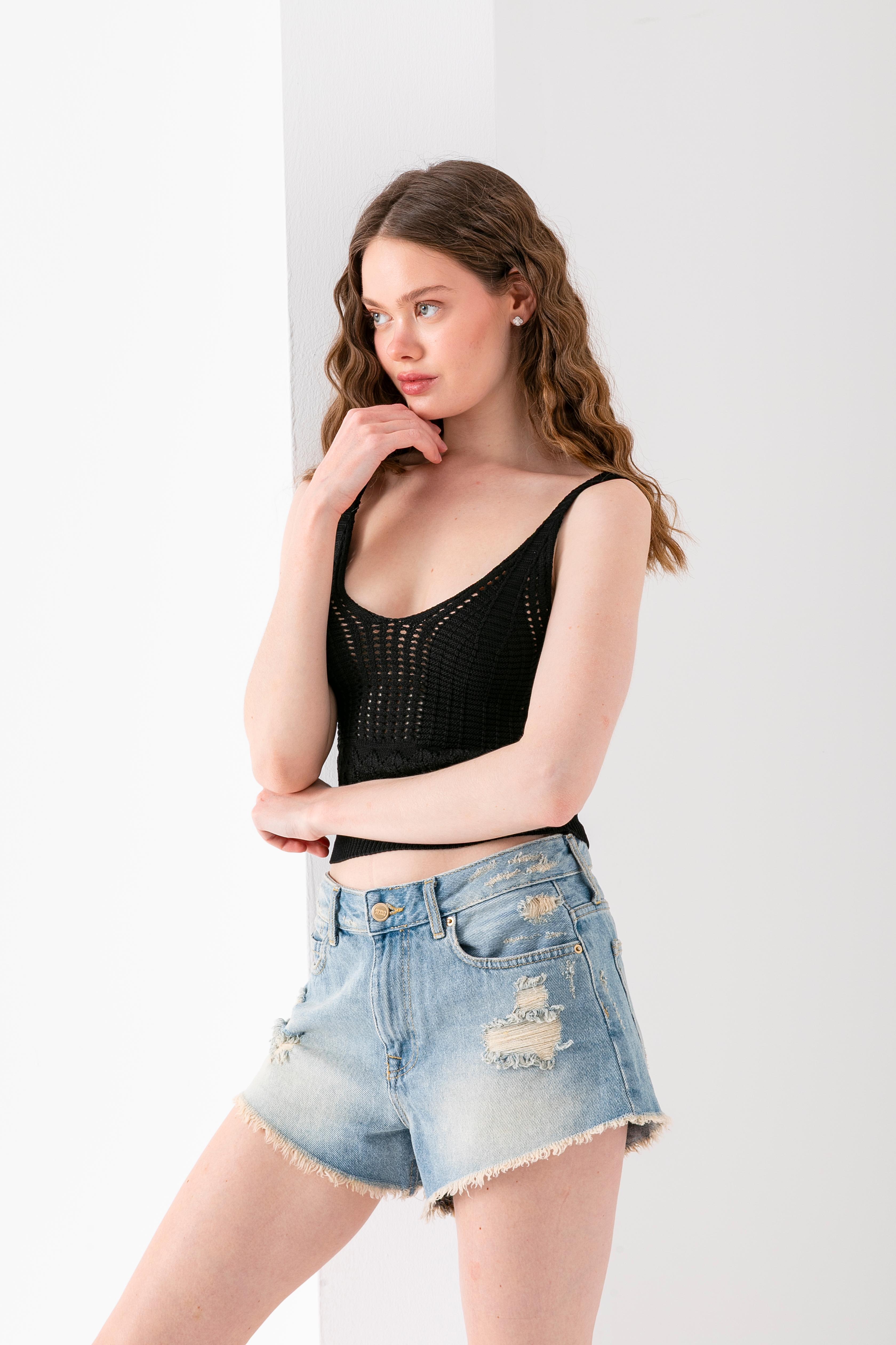 T-Crazy V Yaka Delikli Desen Askılı Şık Crop, Nefes Alabilir Dokuma Crop, Kısa Dokuma Bluz, Triko Crop Top.