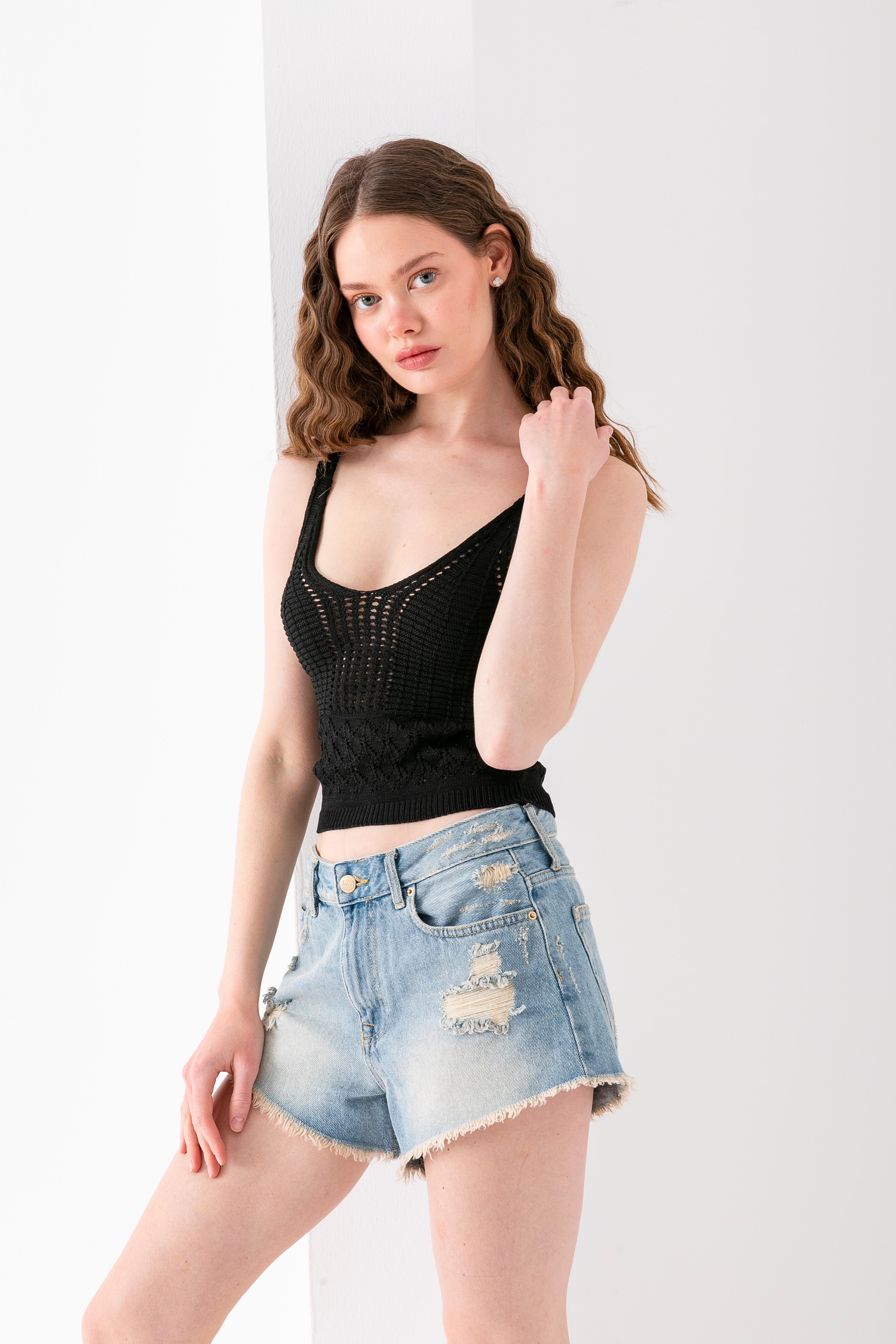 T-Crazy V Yaka Delikli Desen Askılı Şık Crop, Nefes Alabilir Dokuma Crop, Kısa Dokuma Bluz, Triko Crop Top.
