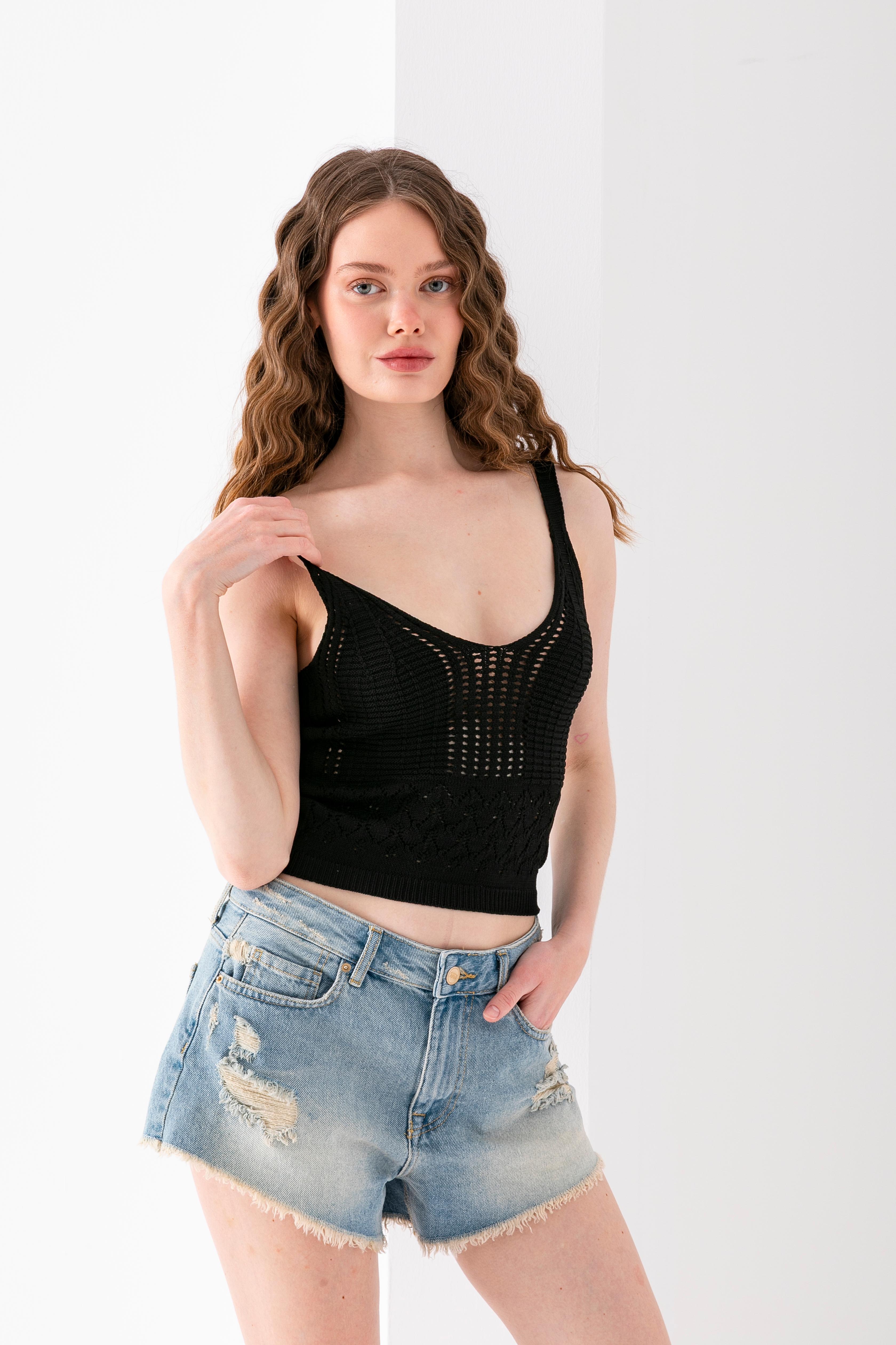 T-Crazy V Yaka Delikli Desen Askılı Şık Crop, Nefes Alabilir Dokuma Crop, Kısa Dokuma Bluz, Triko Crop Top.