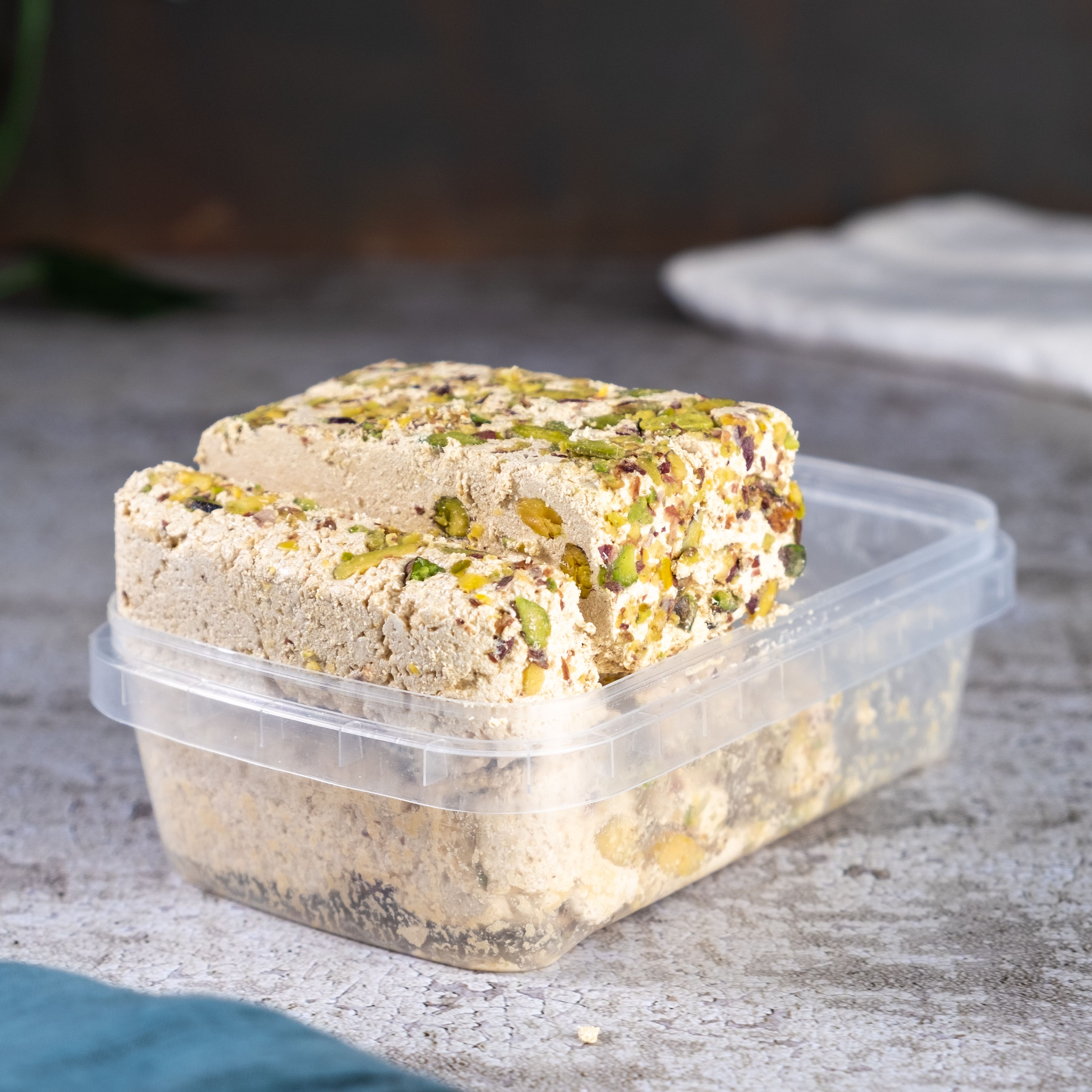 ŞEKERSİZ HURMA SUYUNDAN 400 GR FISTIKLI HELVA