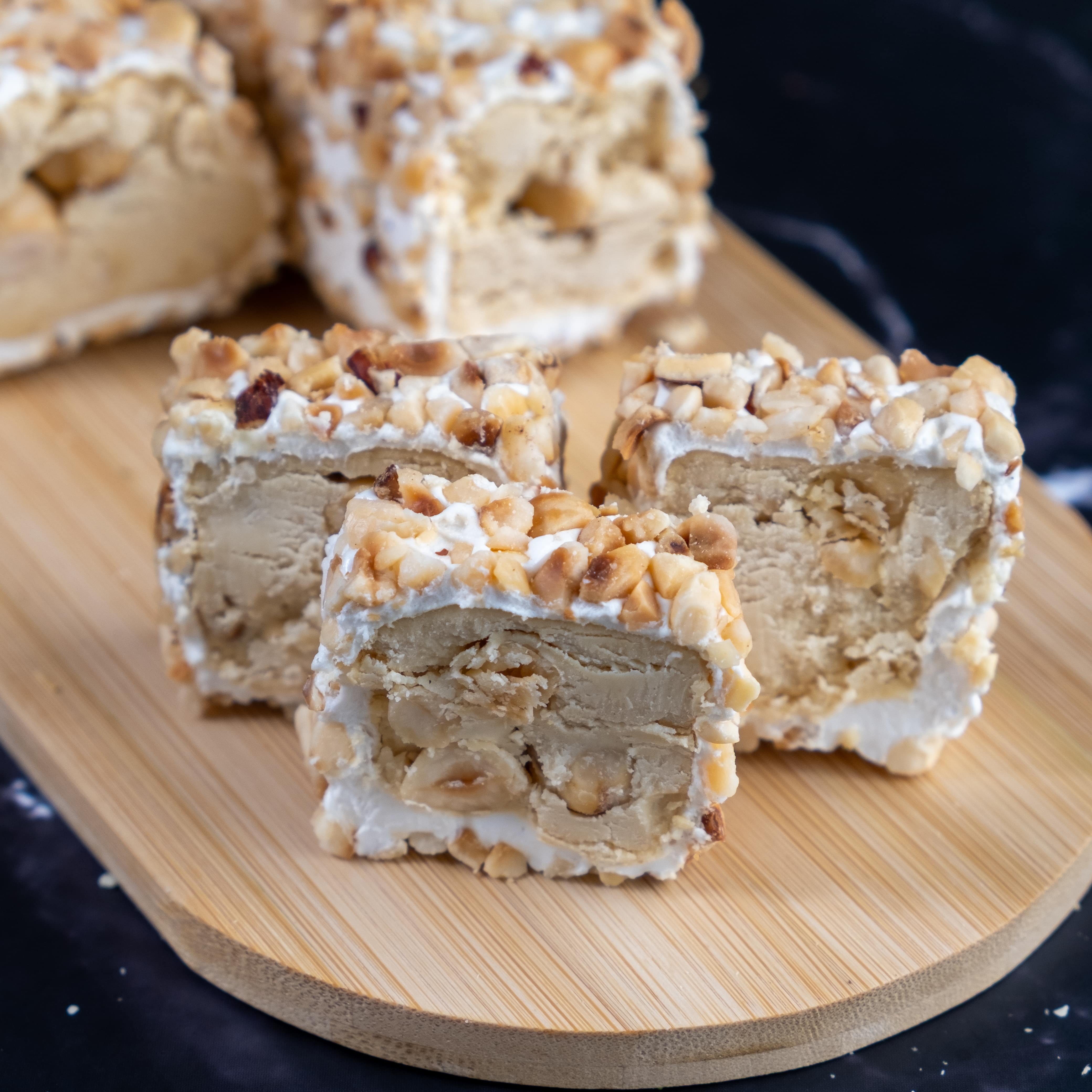 FINDIK PARÇACIKLI BEYAZ ÇİKOLATALI SARMA LOKUM