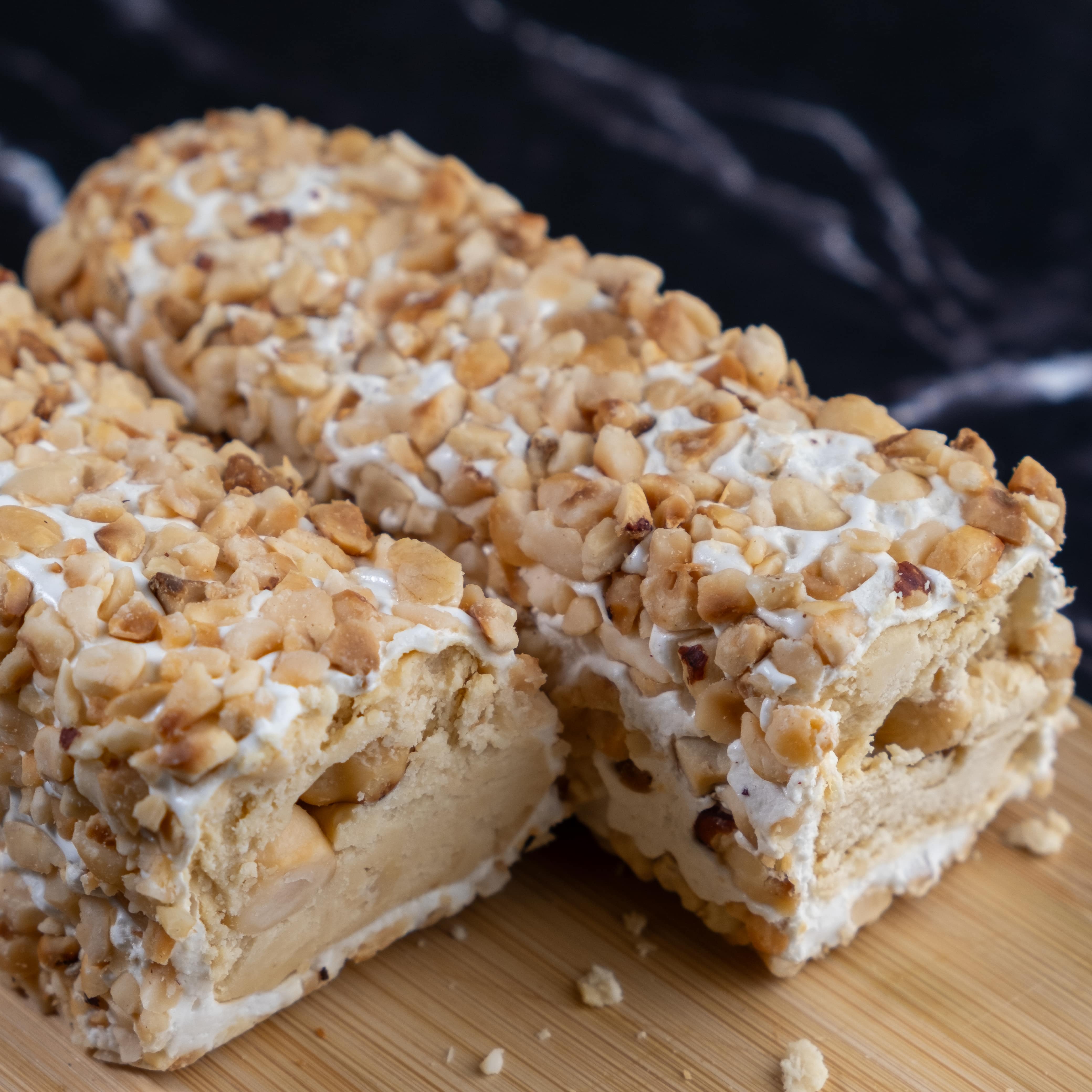 FINDIK PARÇACIKLI BEYAZ ÇİKOLATALI SARMA LOKUM